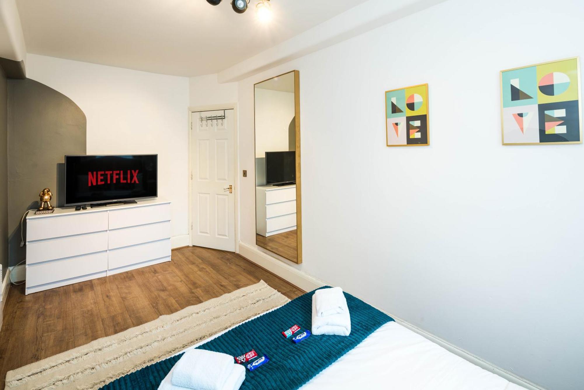Charming Spacious 2br Flat Near Station Parking Appartement Londen