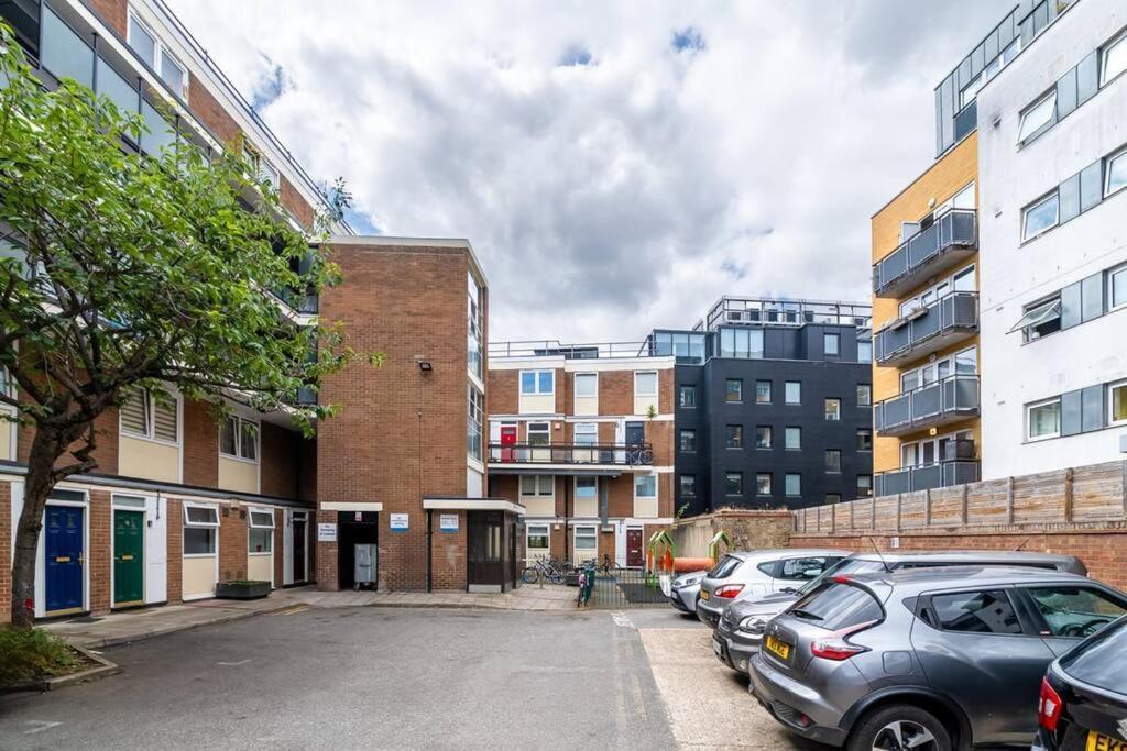2-bedroom Minimalist In Borough *