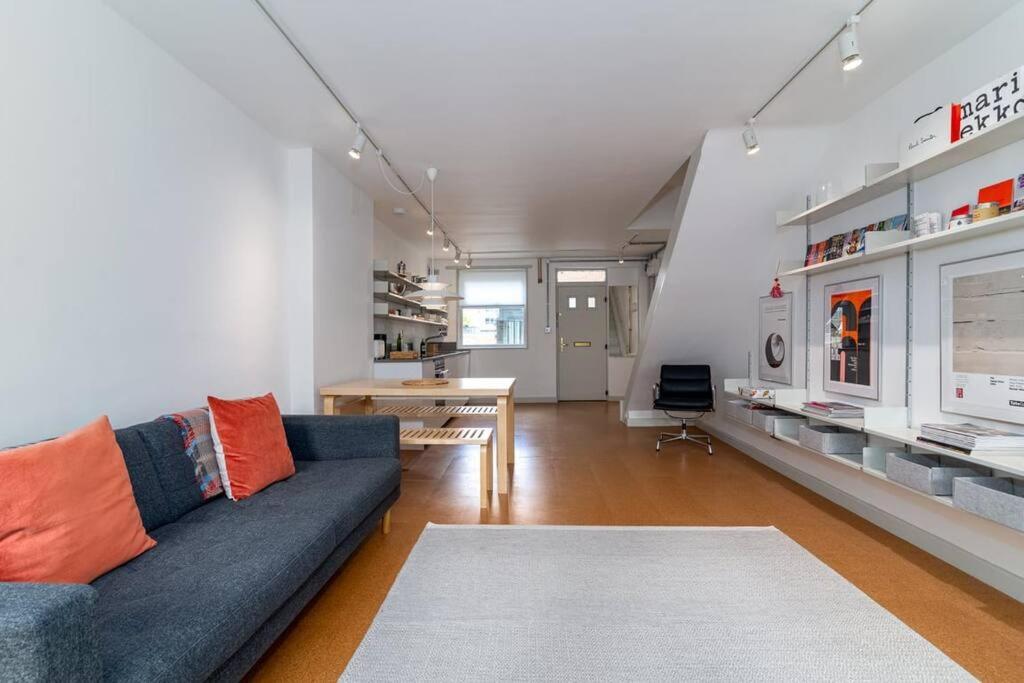 Apartment 2-bedroom Minimalist In Borough