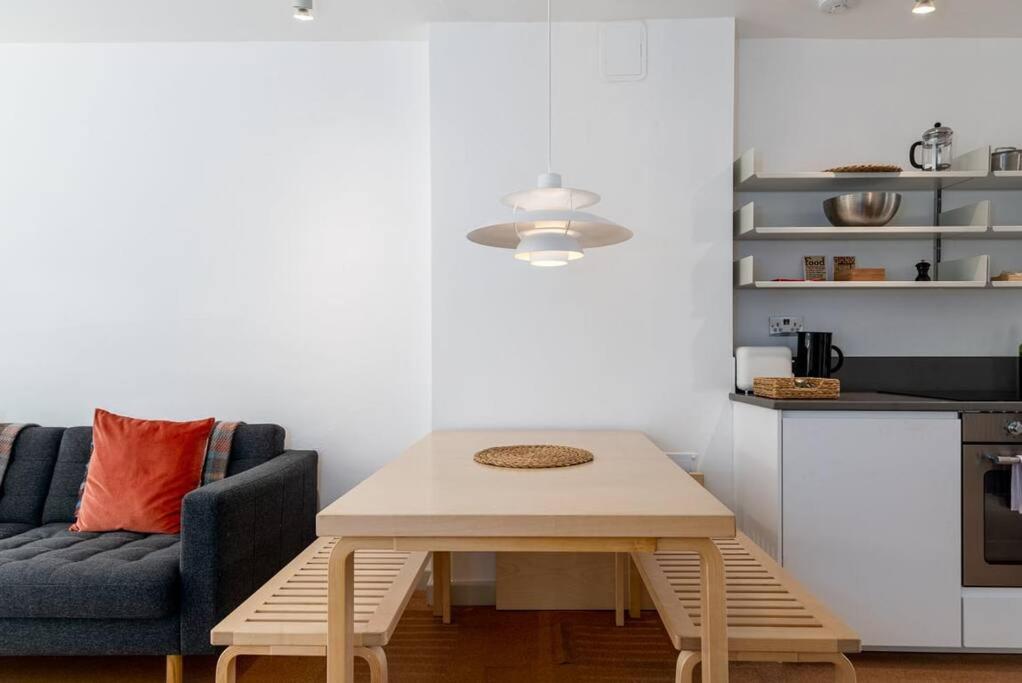 2-bedroom Minimalist In Borough Apartment *