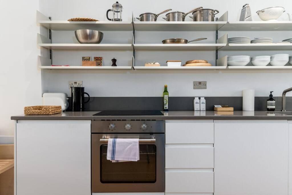 Apartment 2-bedroom Minimalist In Borough *