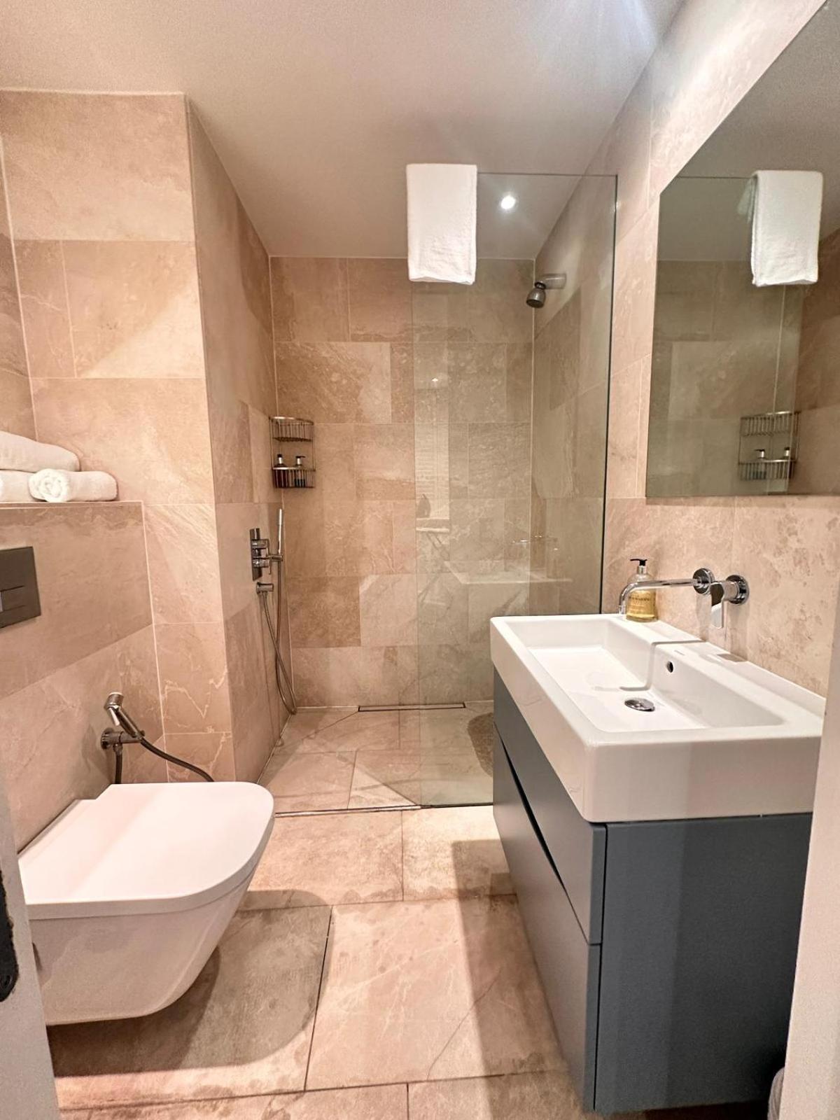 Spacious Flat - 2bhk Apartamento Londres