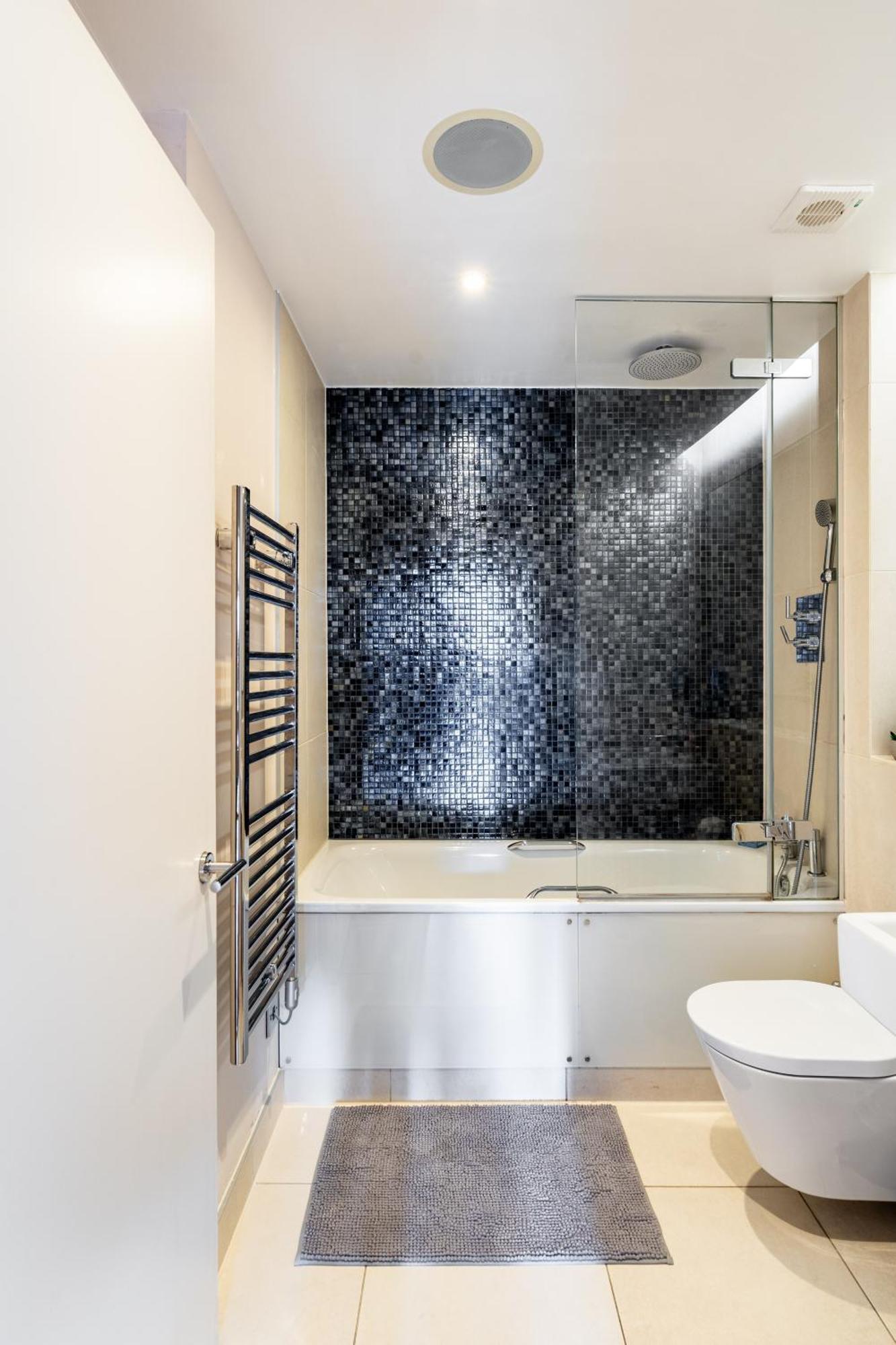 King Beds With En-suite, Private Balcony And Elevator By Iconic Portobello Market * London