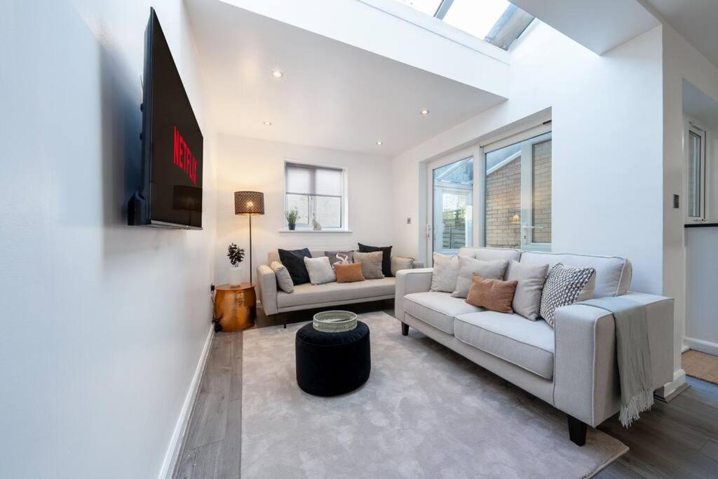 4 Beds - 20 Min To Londen
