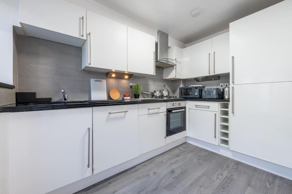 Vakantiehuis 4 Beds - 20 Min To Londen