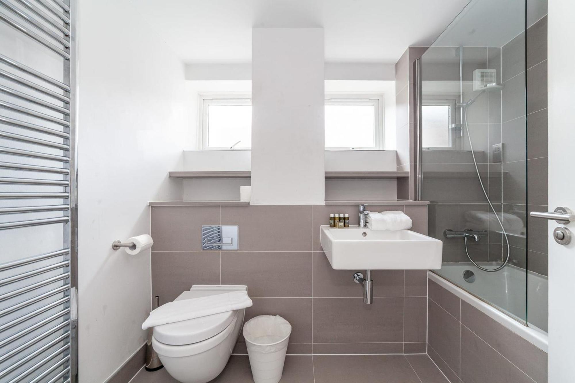 Relay Two Bedroom Belgravia Charm Apartment *