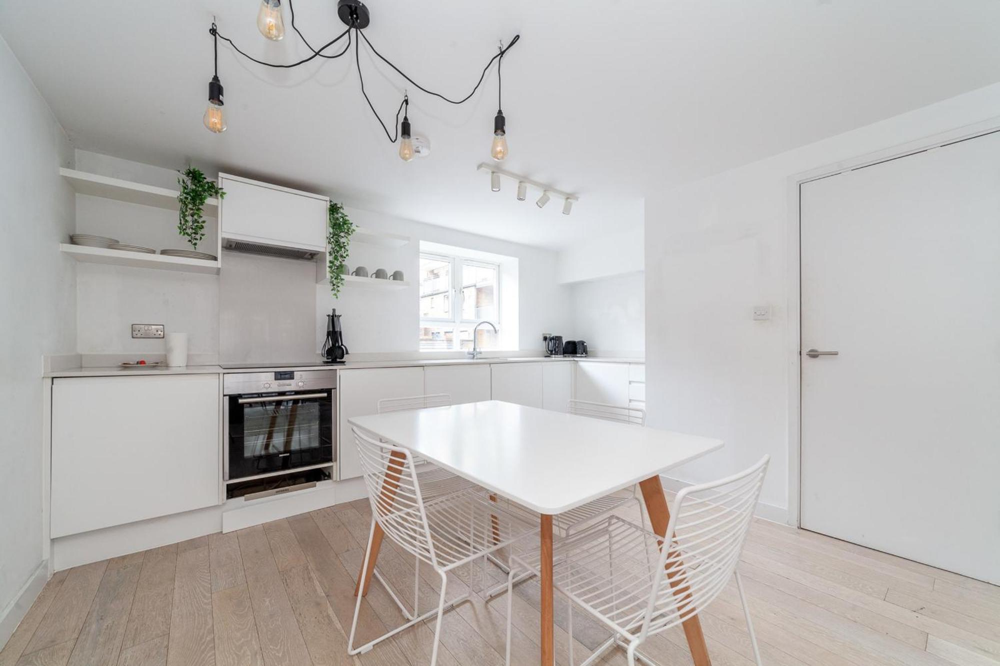 Apartment Relay Two Bedroom Belgravia Charm *