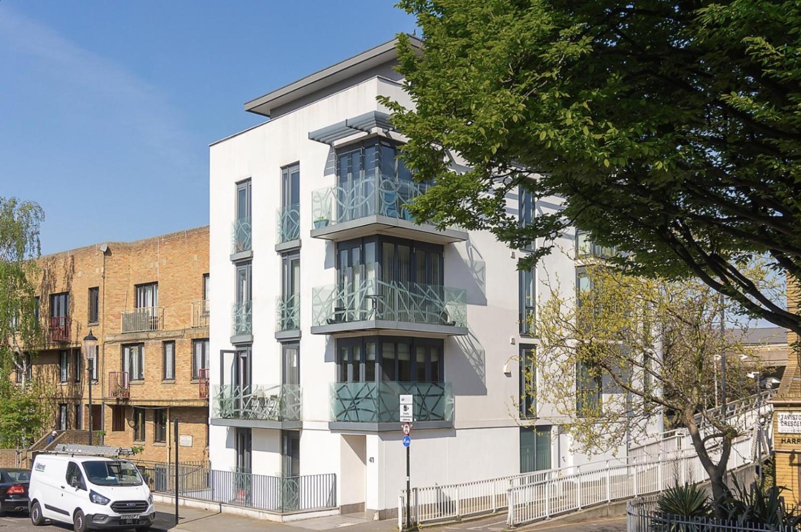 King Beds With En-suite, Private Balcony And Elevator By Iconic Portobello Market London