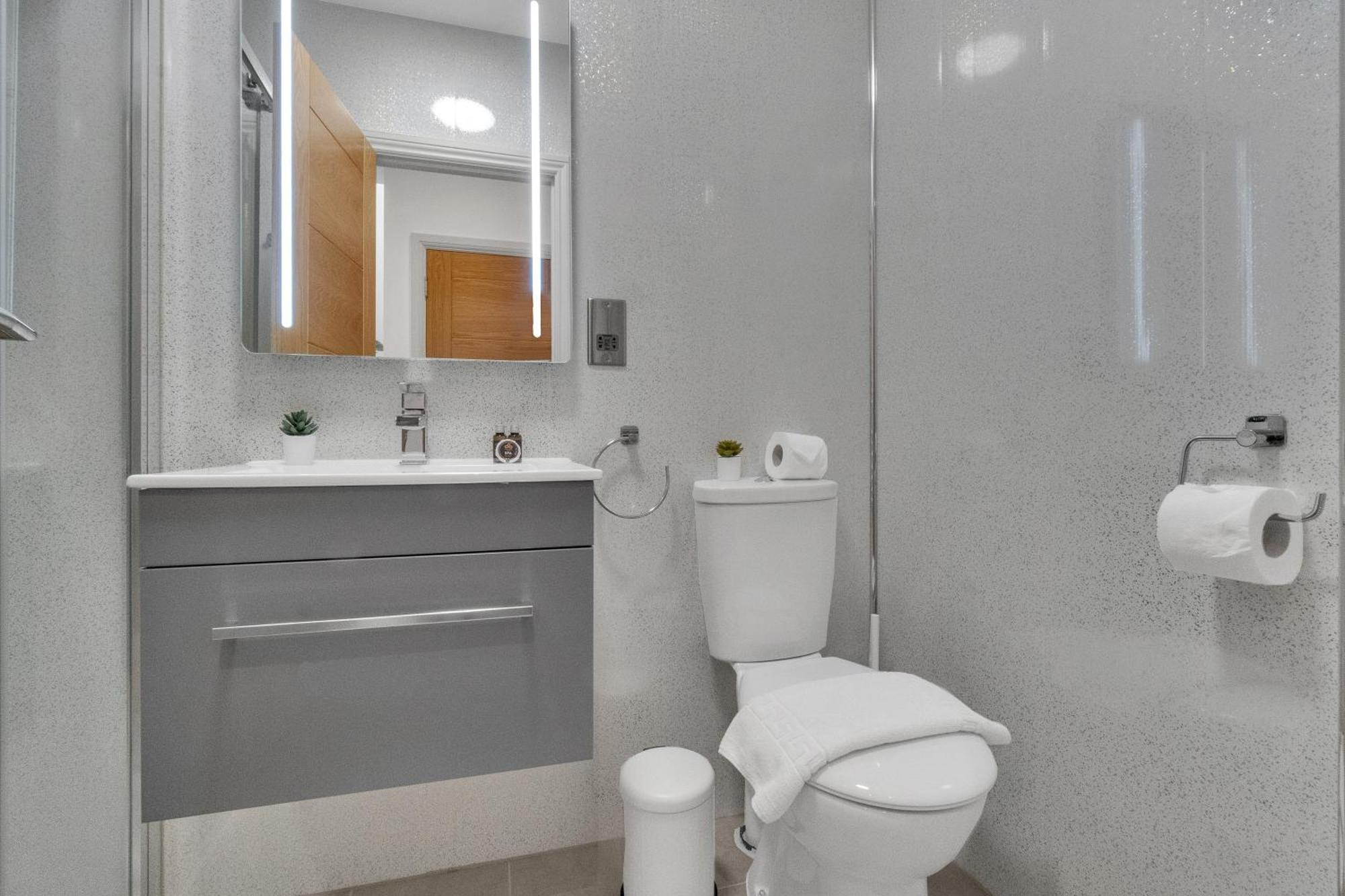 Homely - West Putney * Londen