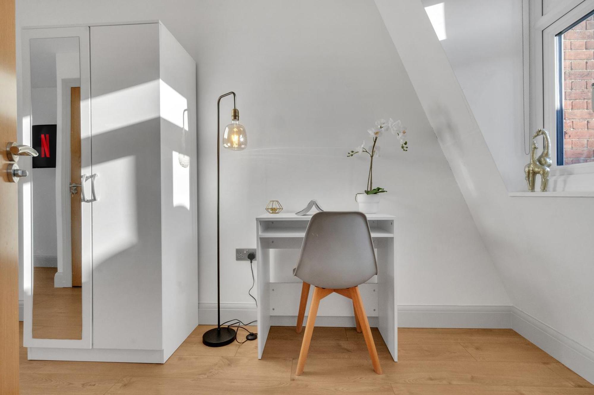 Homely - West Putney * Londen