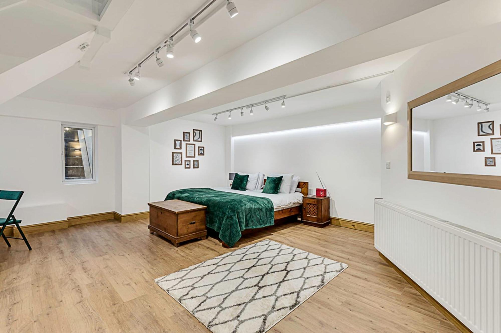 Apartment Modern Comfort Two Bedroom Gem On The Rye