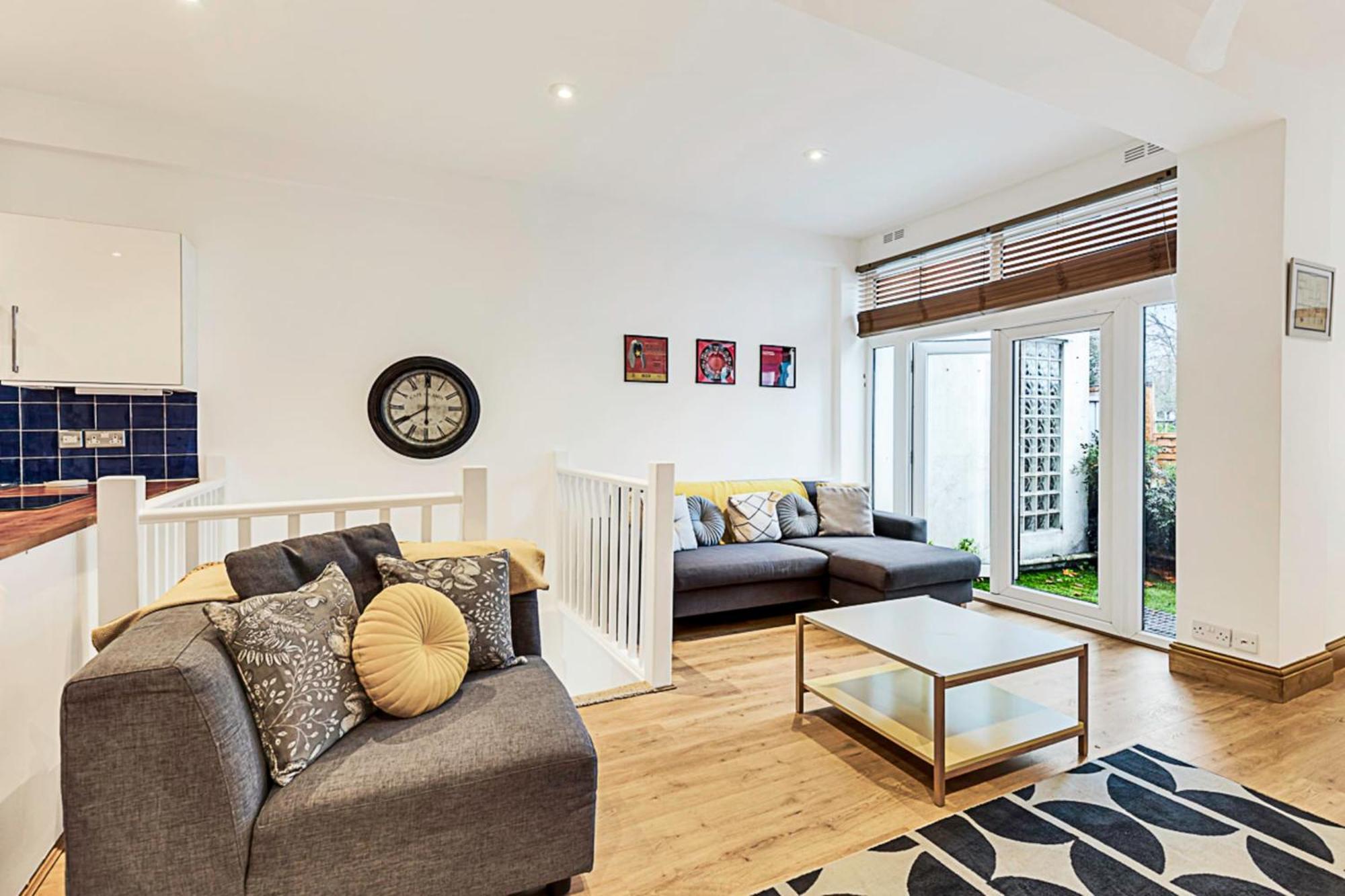 Modern Comfort Two Bedroom Gem On The Rye Apartment *