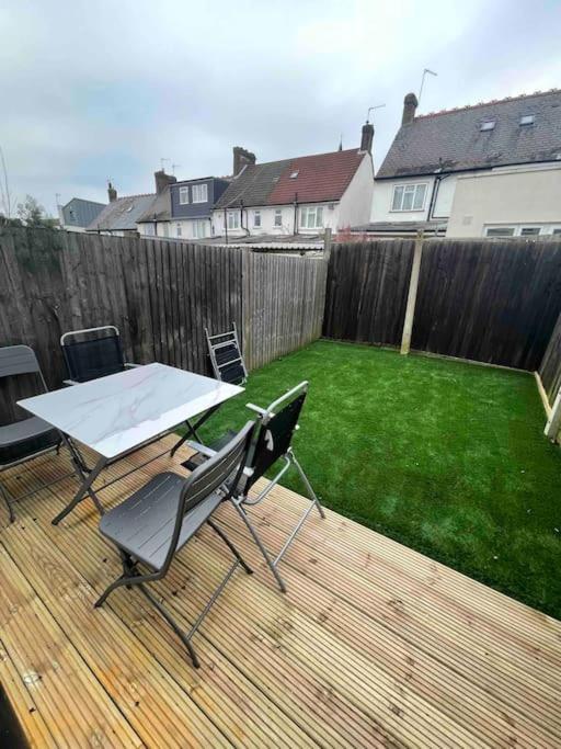 Сasa de vacaciones Tooting - Cosy 2 Bedroom House With Garden, 5 Mins Walk To Tube Station