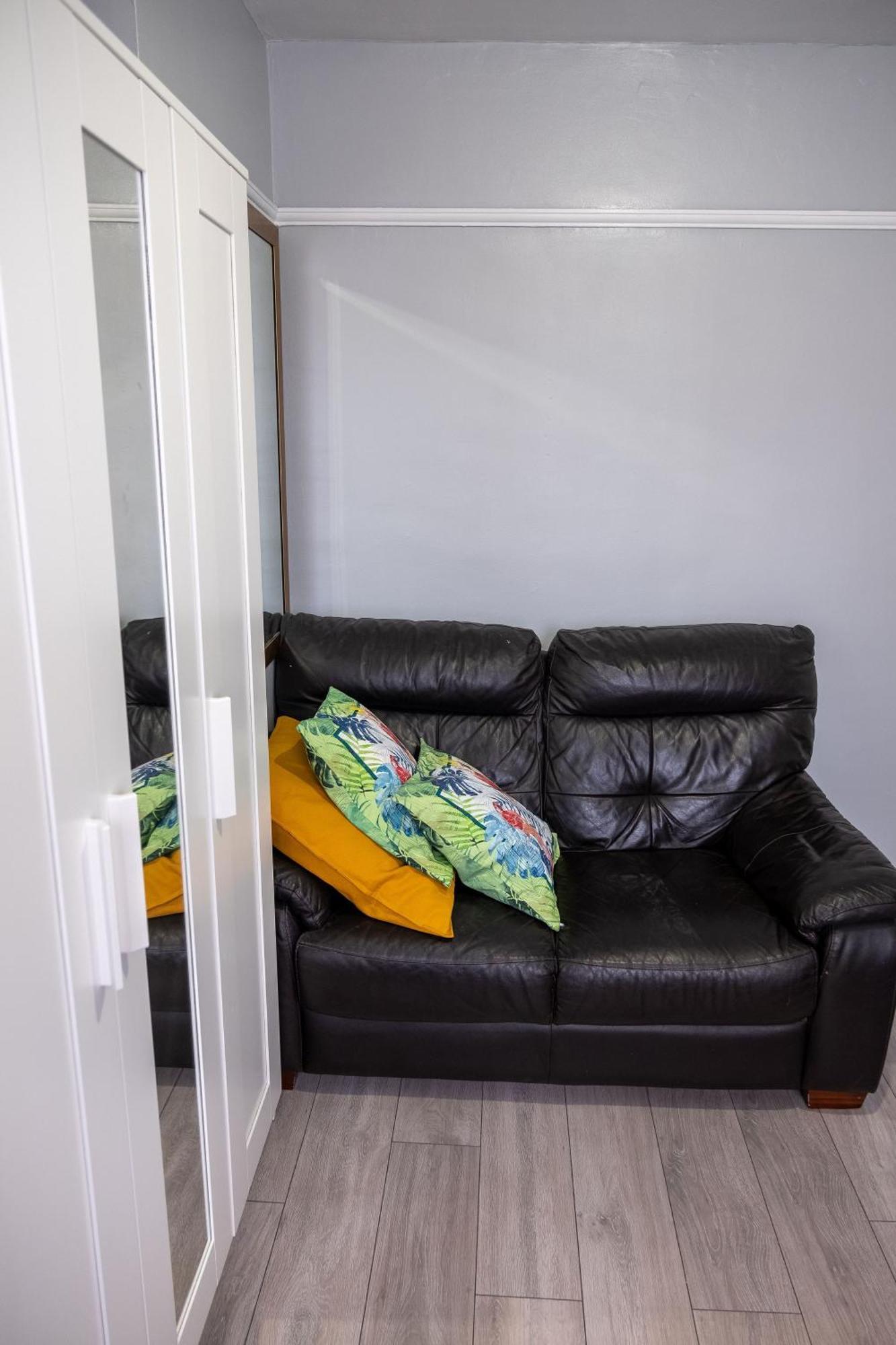 Spacious Double Bedroom In Shooters Hill * Londen
