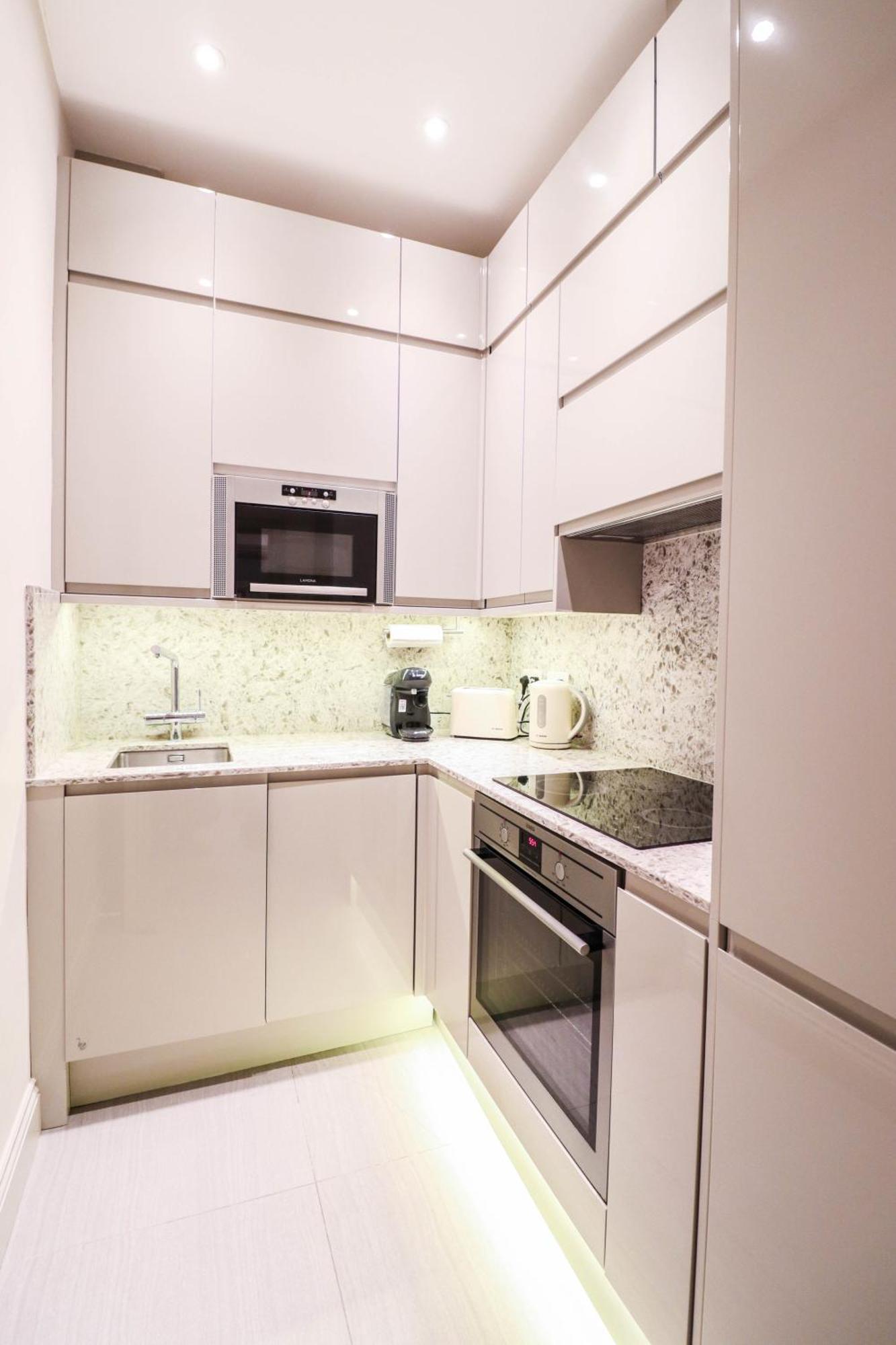 Lovely Kensington Apartment In A Prime Location * London