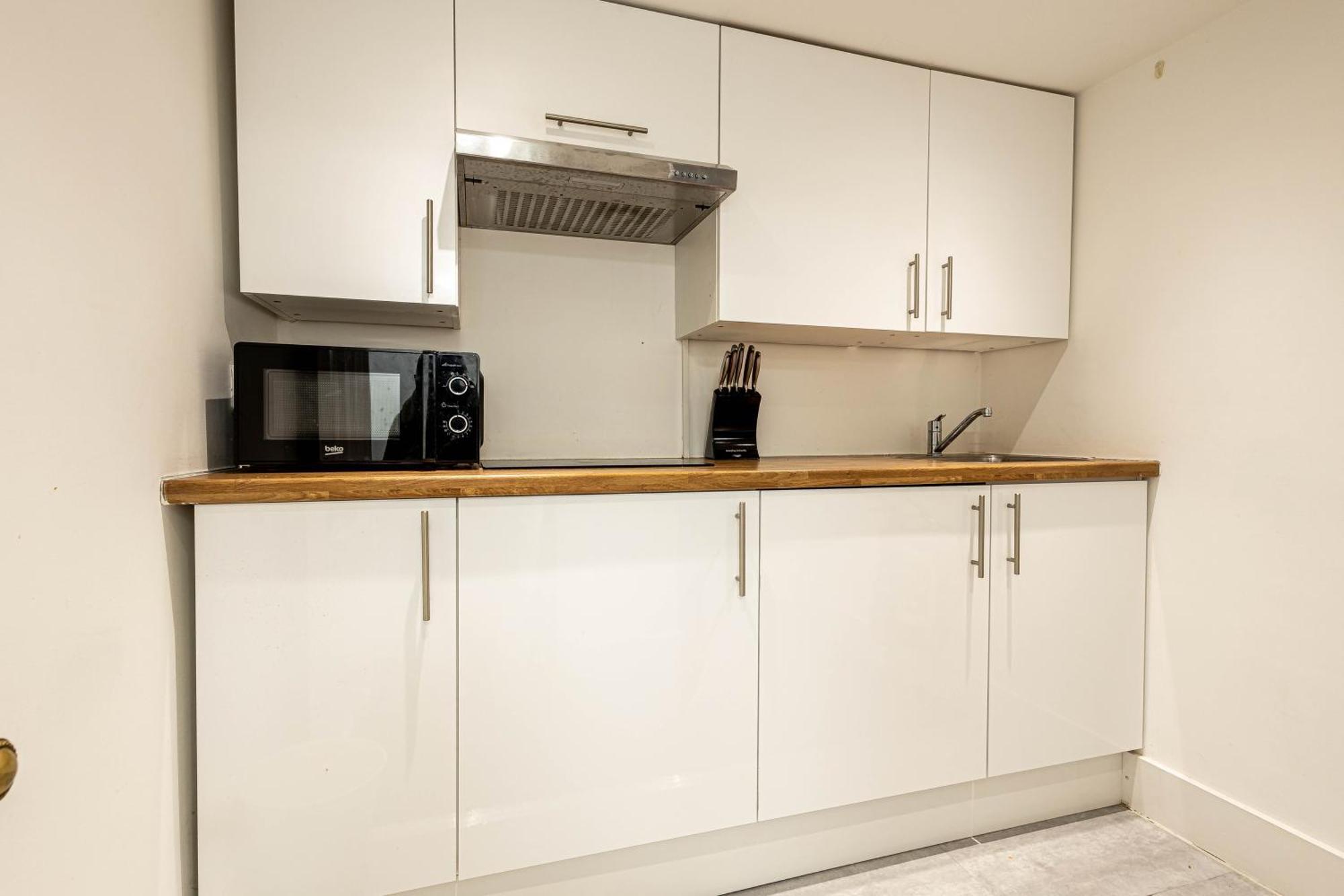 Deluxe Urban Retreat With City Views Studio And One Bedroom Near Camden By Belvilla Apartment London