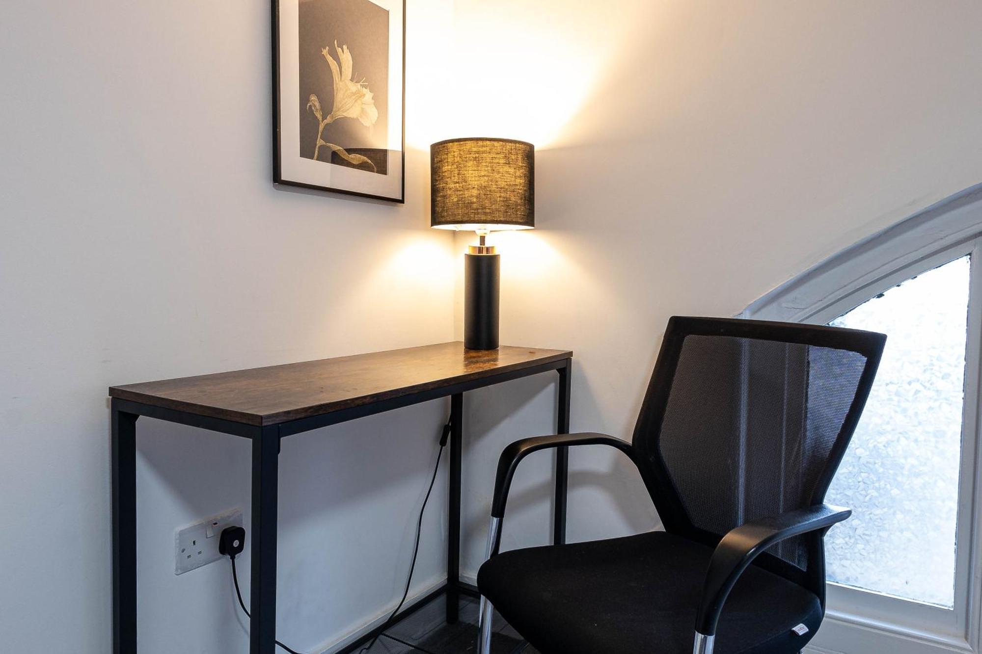 Deluxe Urban Retreat With City Views Studio And One Bedroom Near Camden By Belvilla Apartment