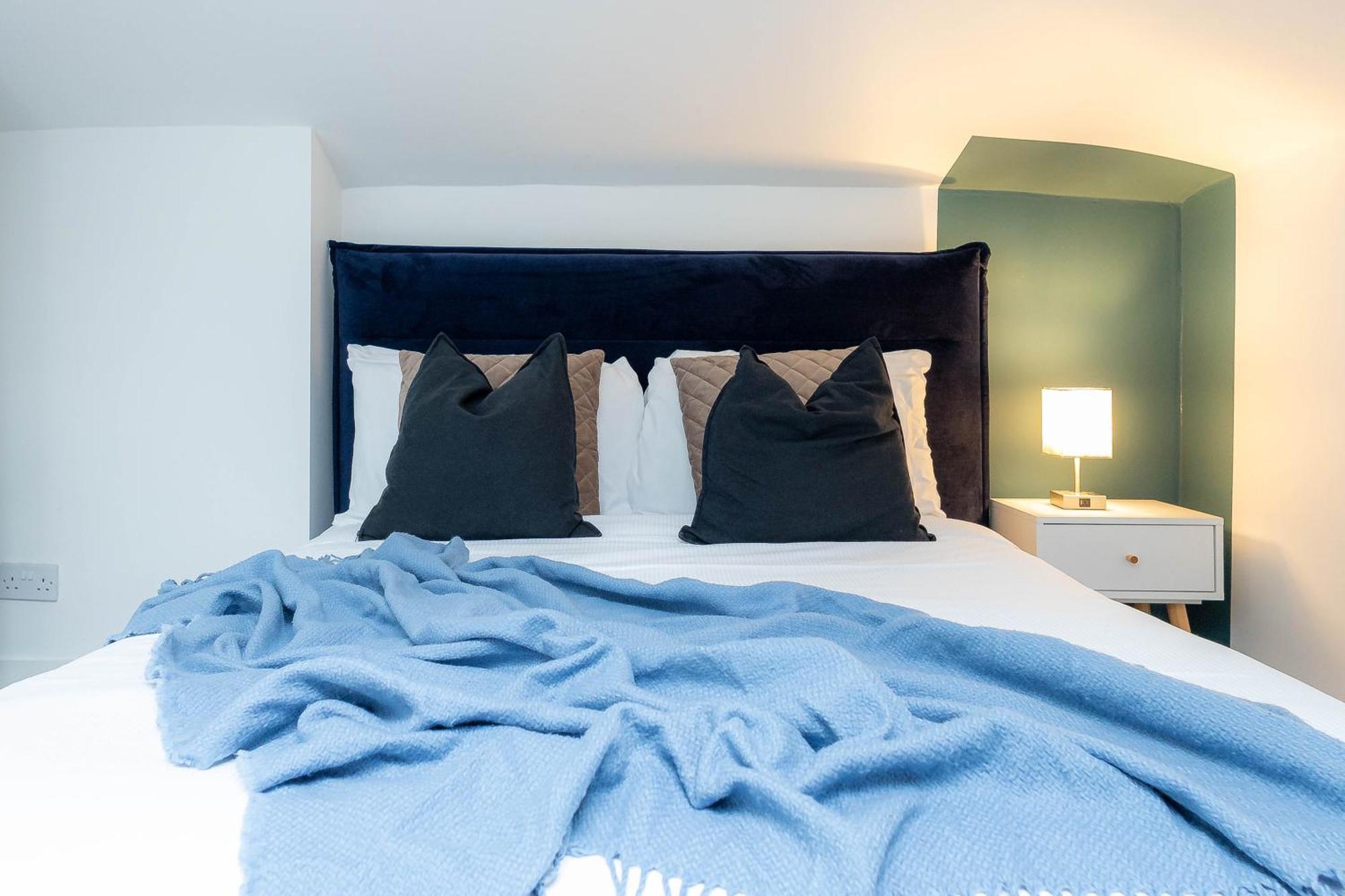 Deluxe Urban Retreat With City Views Studio And One Bedroom Near Camden By Belvilla *