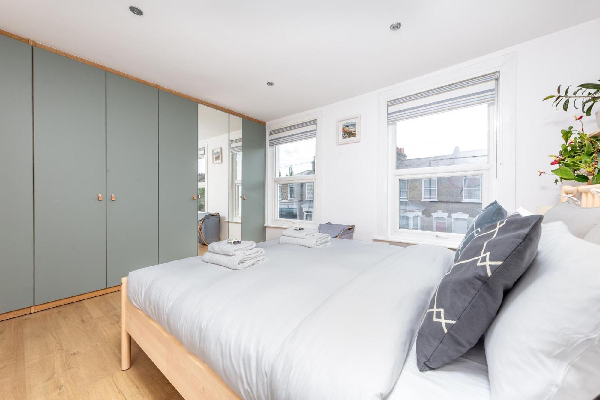 Chic Semi-detached House With A Private Garden, Se Holiday home *