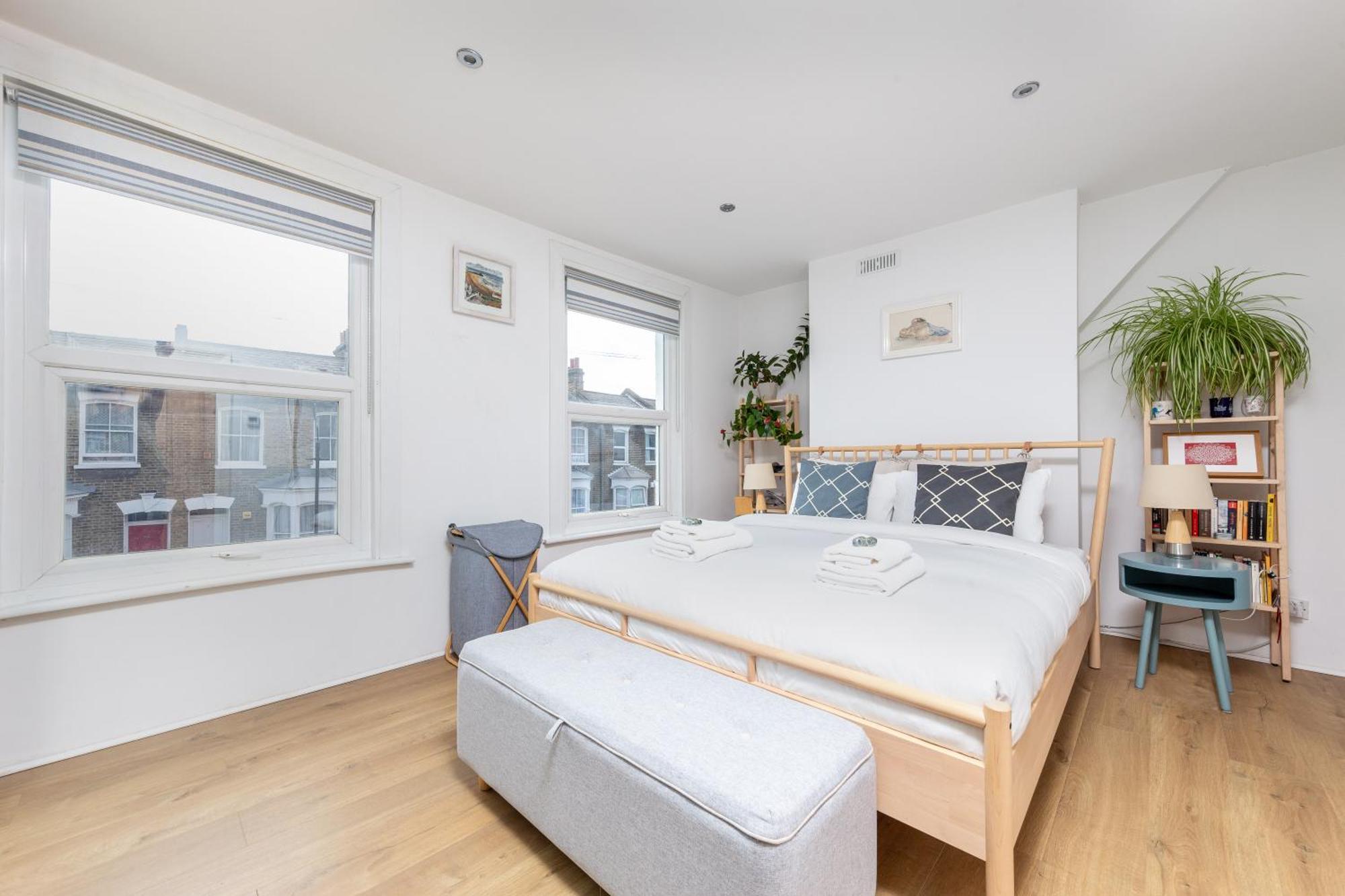 Chic Semi-detached House With A Private Garden, Se Holiday home *