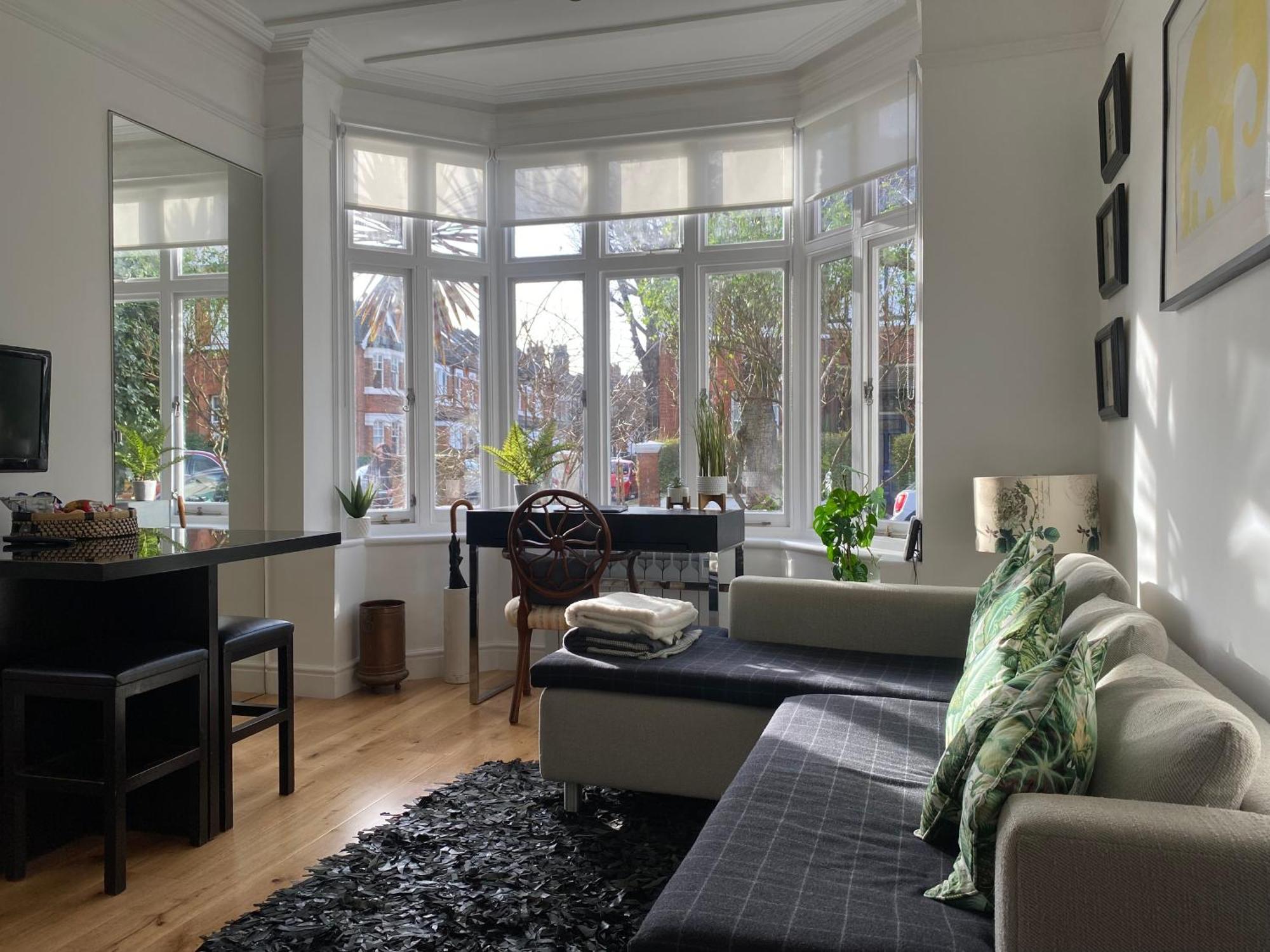 Interior Designed Flat Near Kew Botanical Gardens *