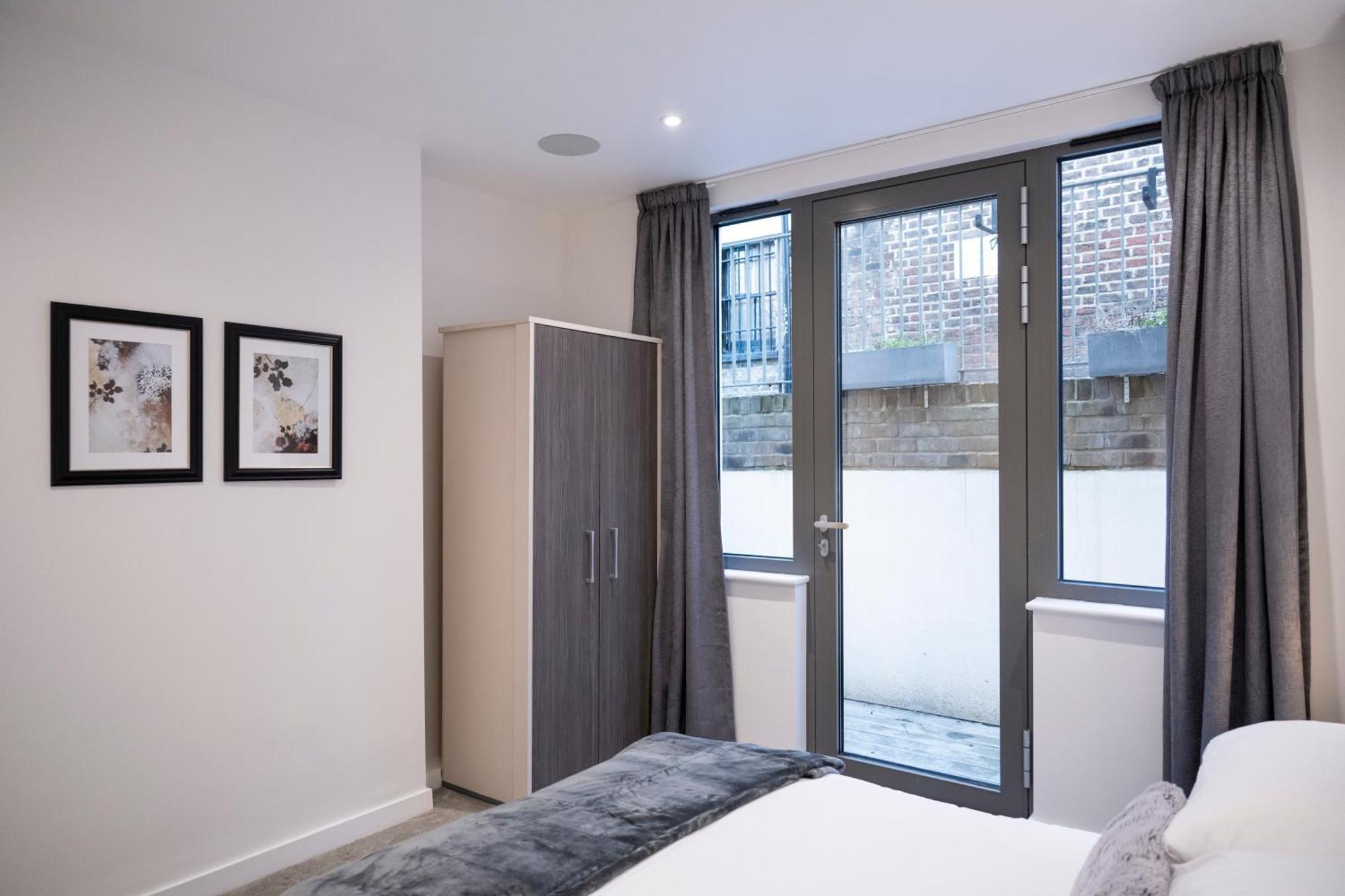 Newly Furnished W/ Patios - Hampstead Heath Apartment London