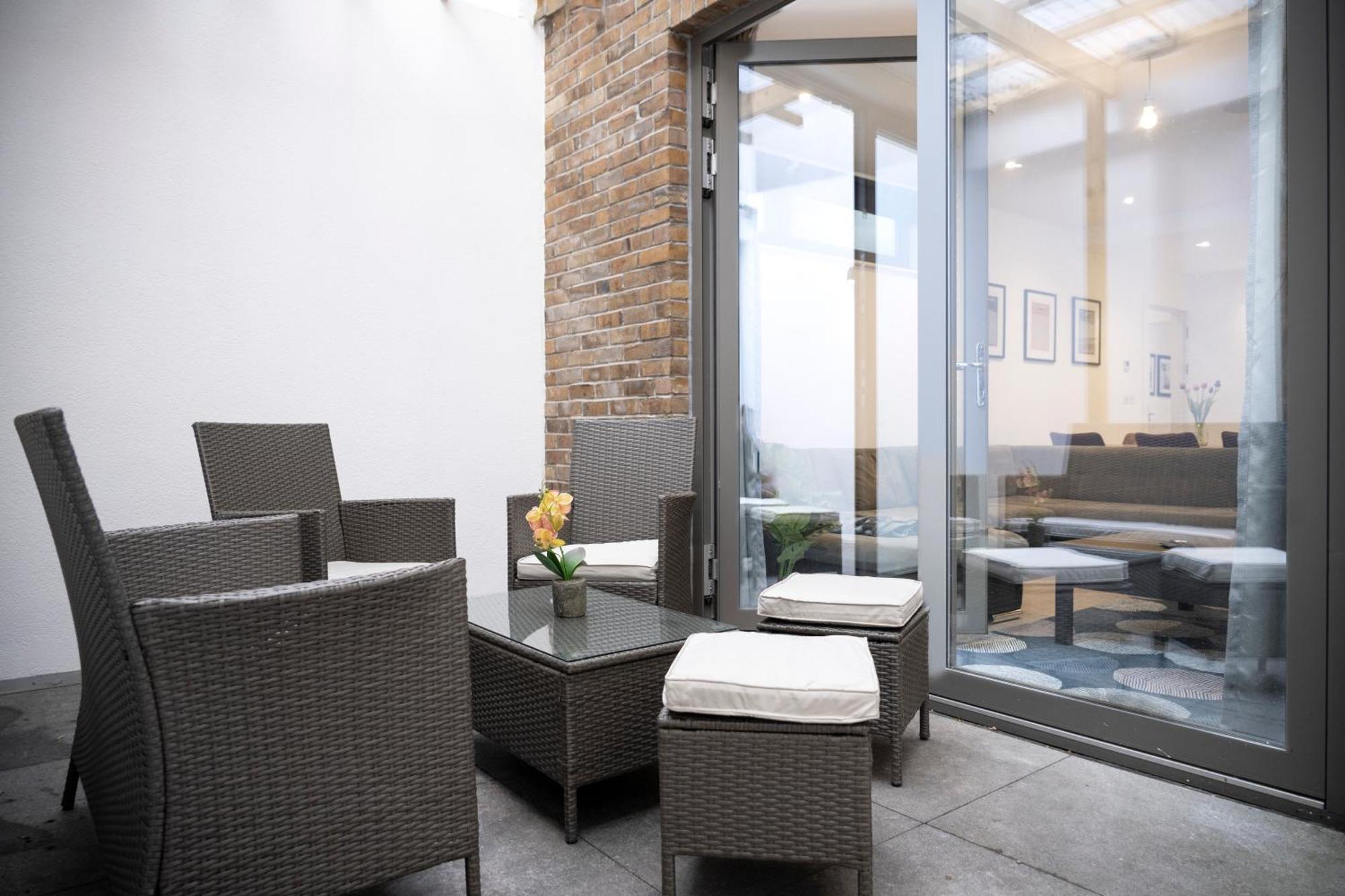 Newly Furnished W/ Patios - Hampstead Heath Apartment