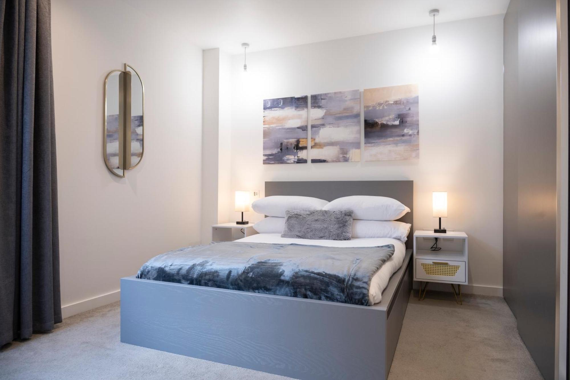 Newly Furnished W/ Patios - Hampstead Heath Apartment London