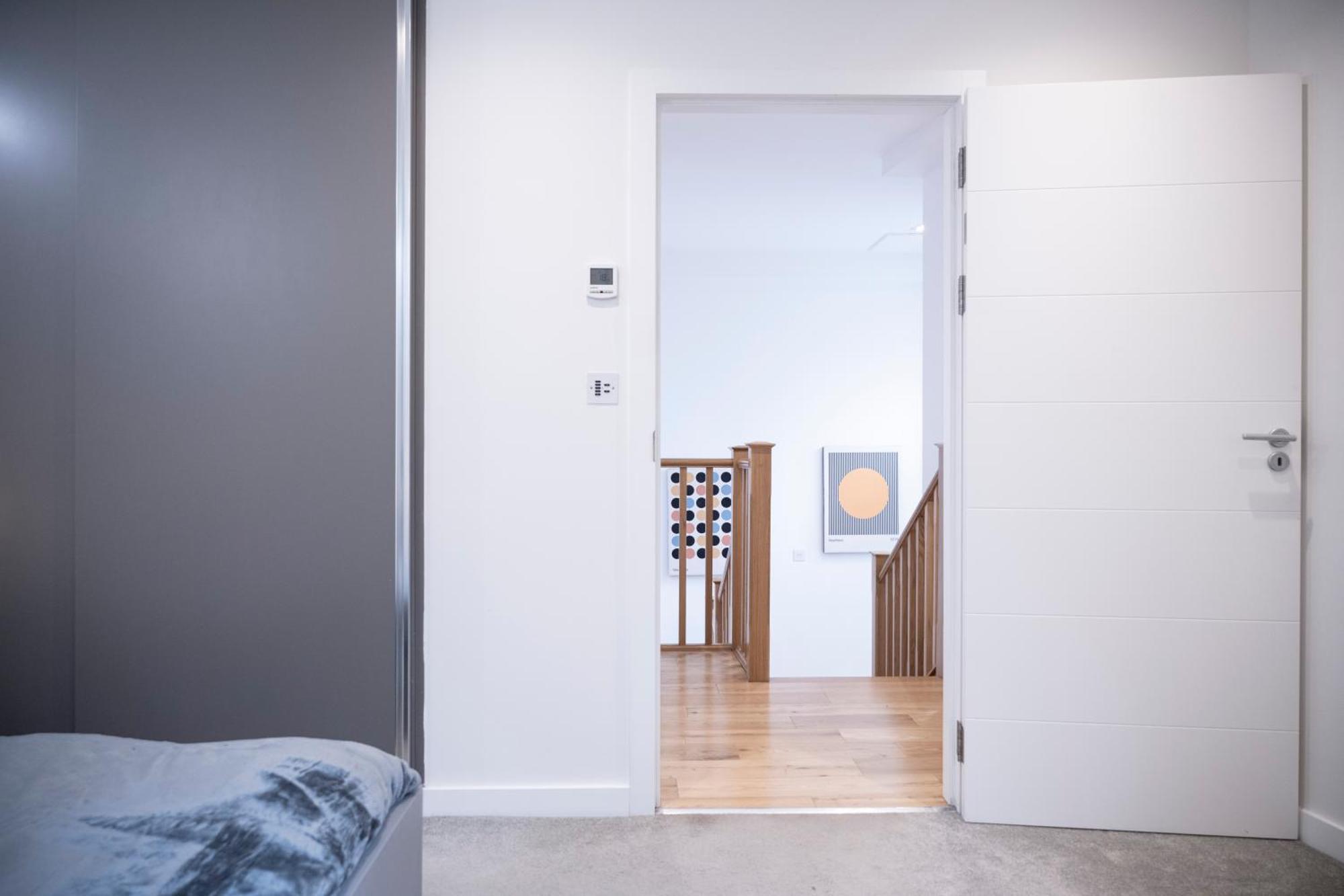Apartment Newly Furnished W/ Patios - Hampstead Heath *