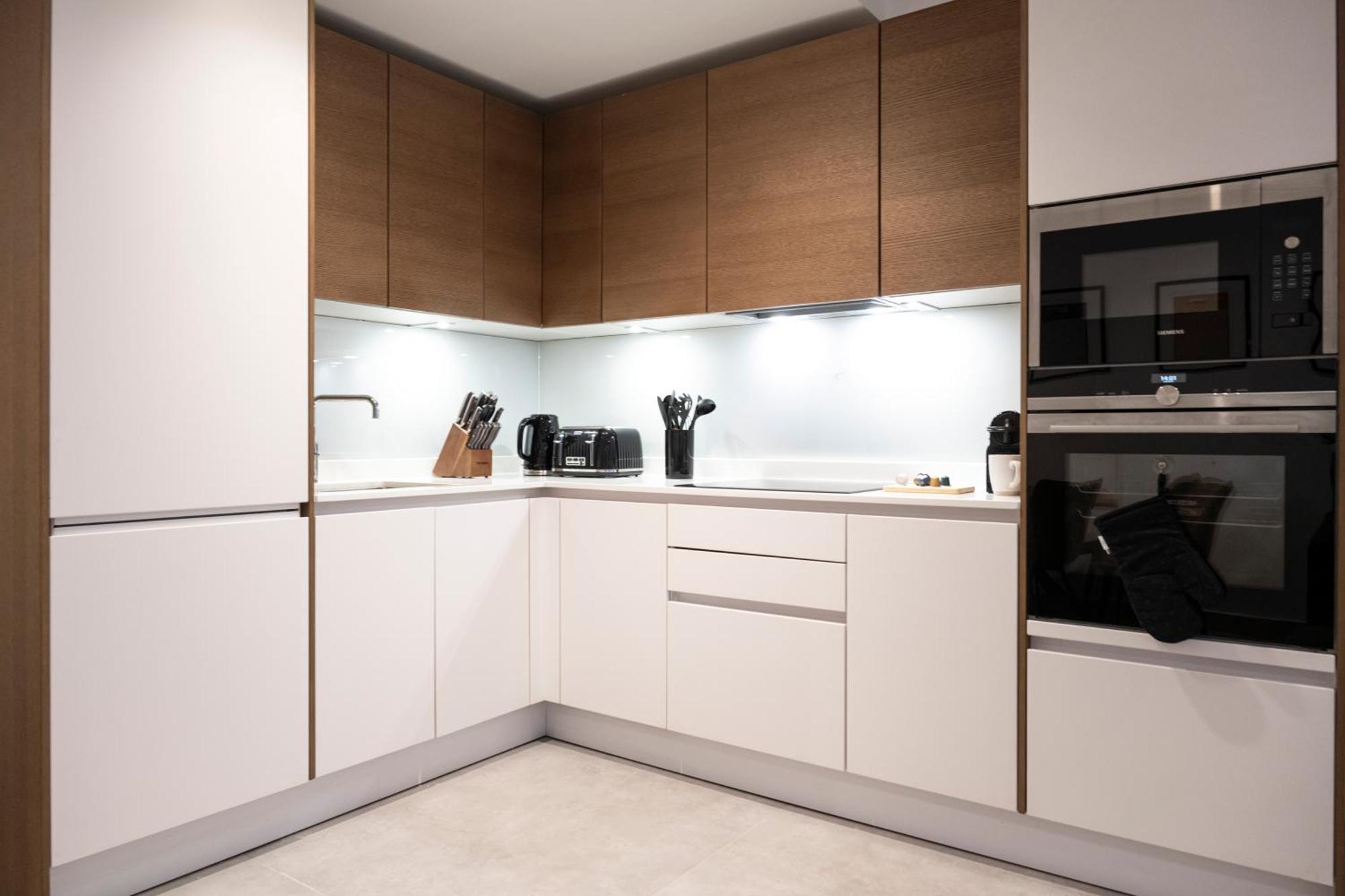 Apartment Newly Furnished W/ Patios - Hampstead Heath