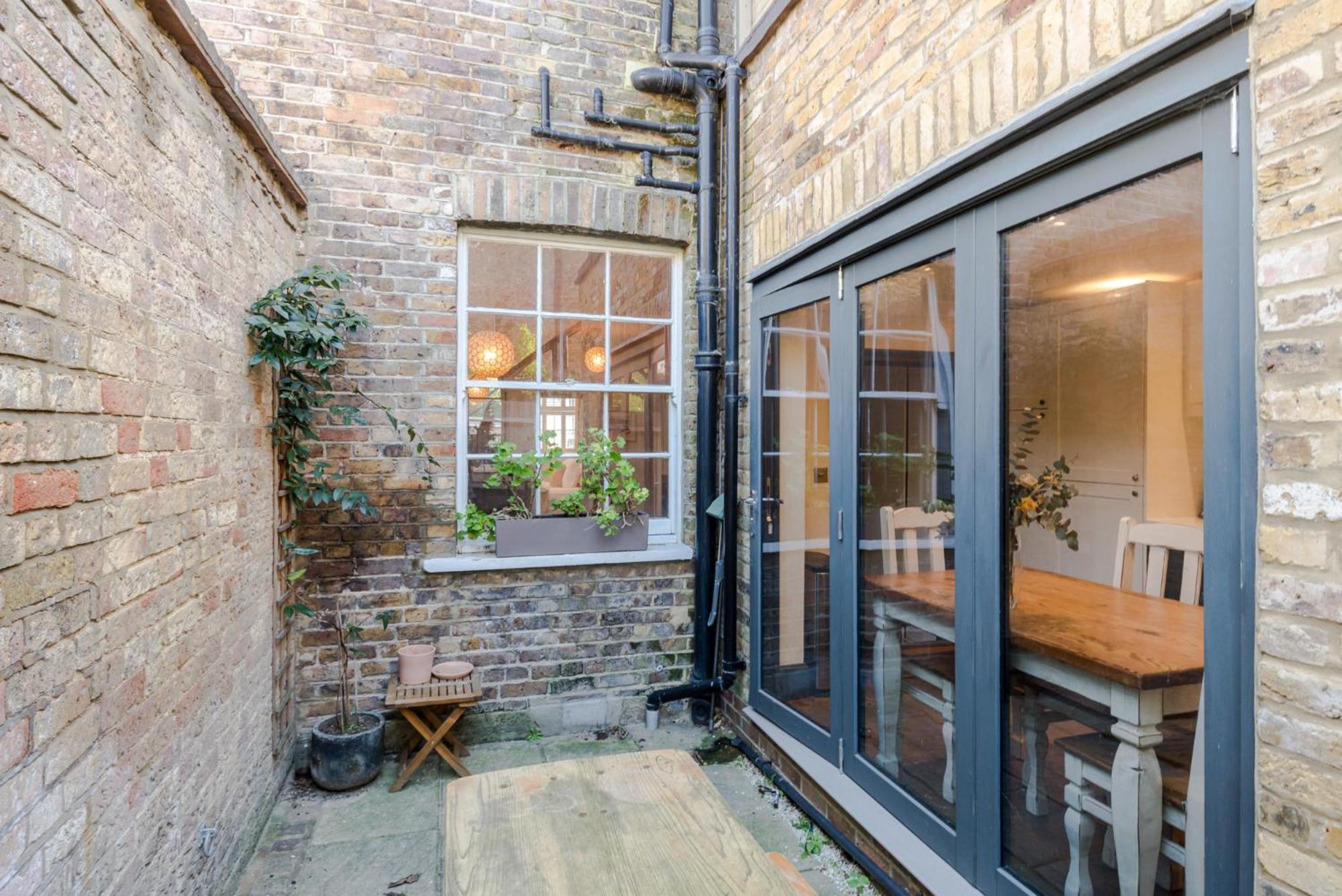 Bright De Beauvoir Pied A Terre