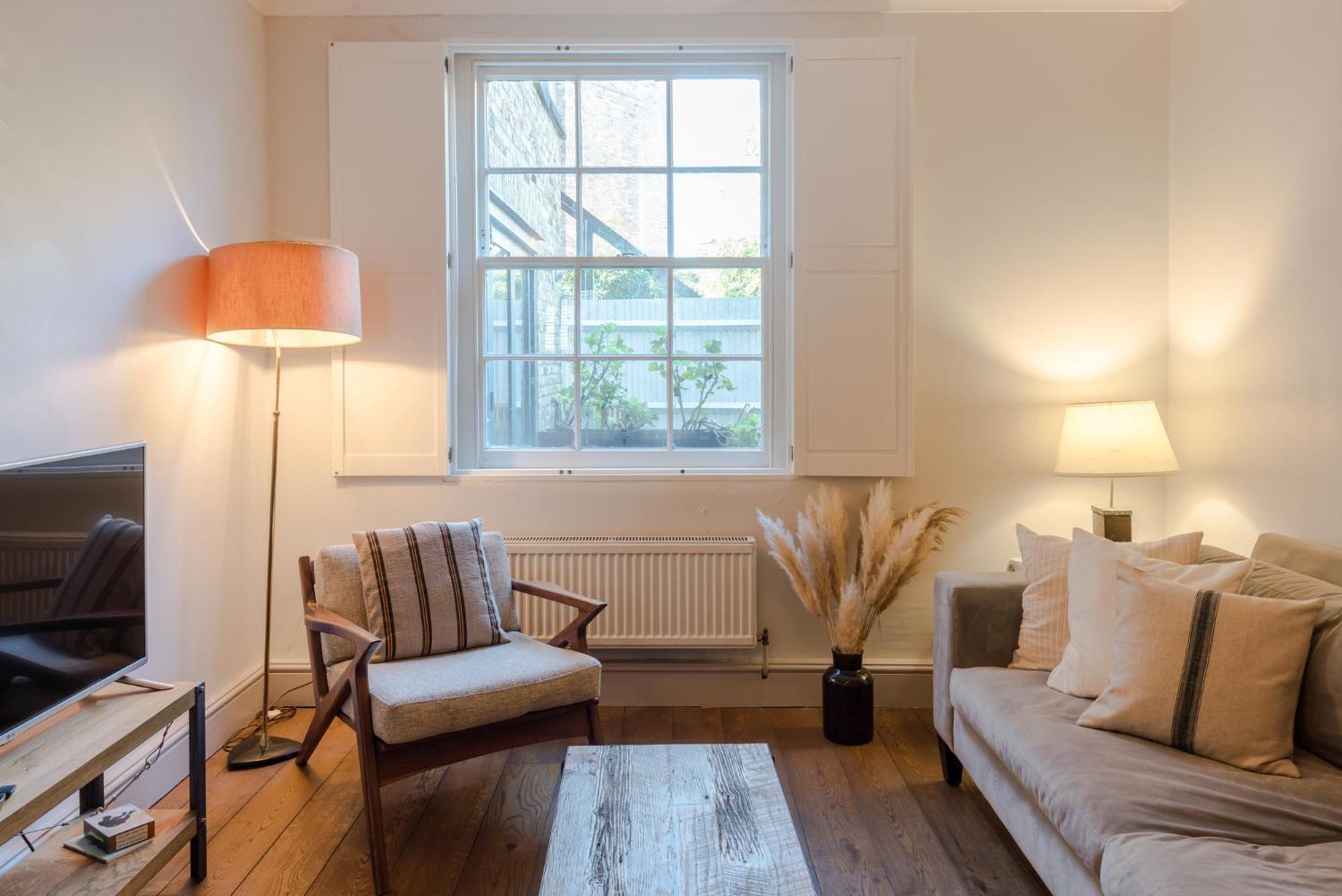 Bright De Beauvoir Pied A Terre Apartment London
