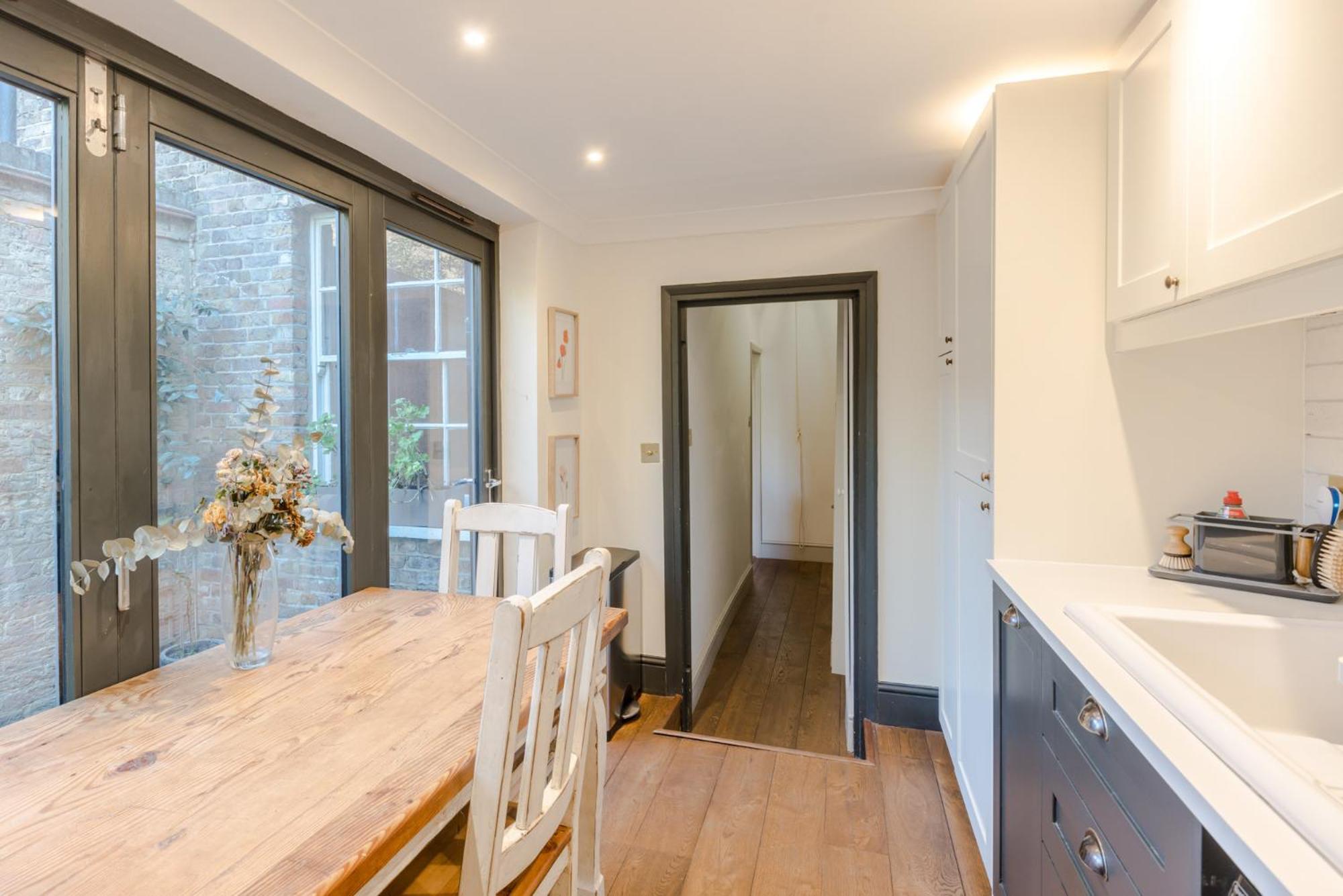 Bright De Beauvoir Pied A Terre *