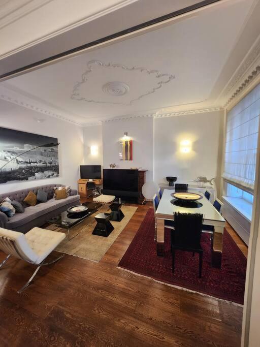 Apartment 2 Bedroom Luxury Flat In South Kensington London