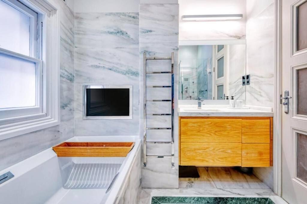 Apartment 2 Bedroom Luxury Flat In South Kensington London