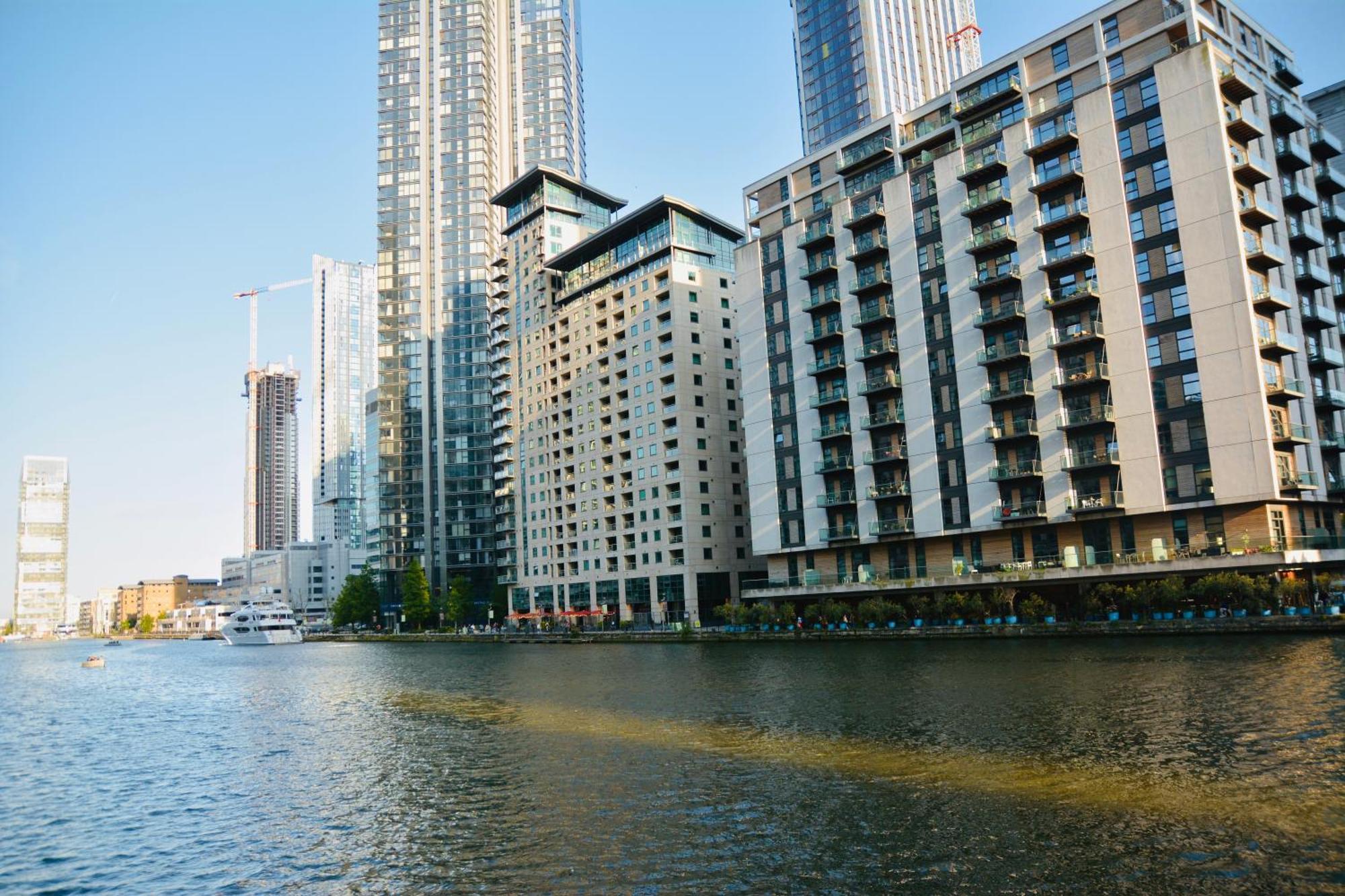 2 Bedroom Discovery Dock Apartment *