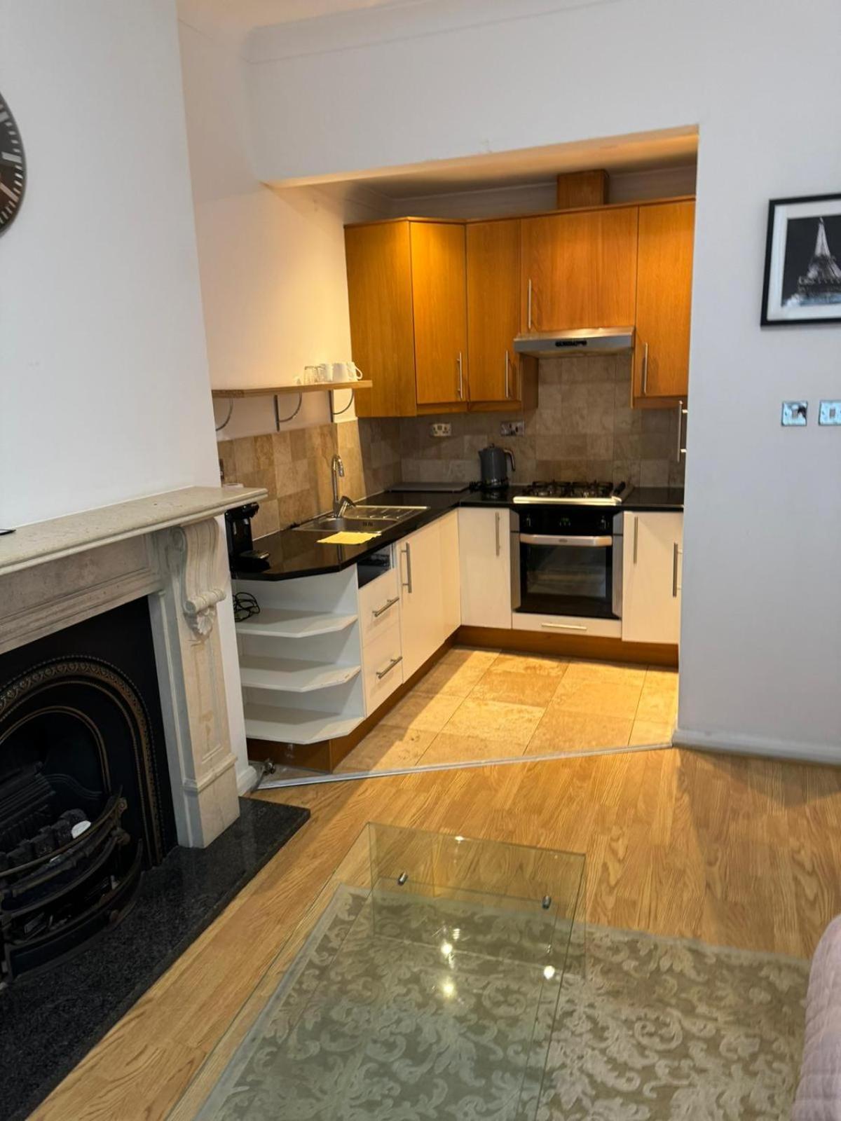 Minutes From Hammersmith And Kensington 2 Apartment