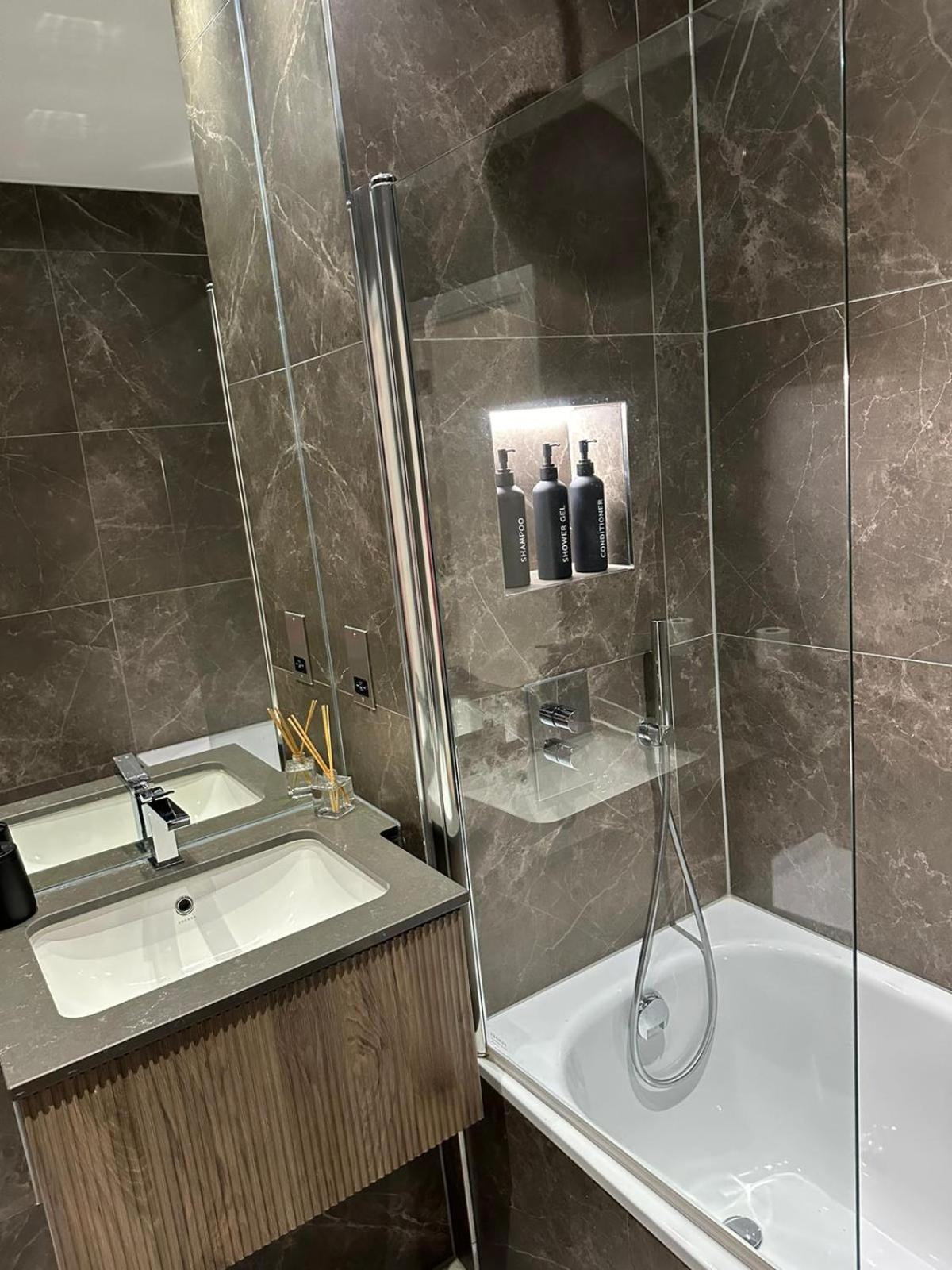 Richardson Deluxe - 3 Bed Apartment