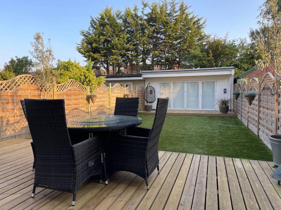 Luxury 4 Bed 2 Bath House With Garden Near Wimbledon London