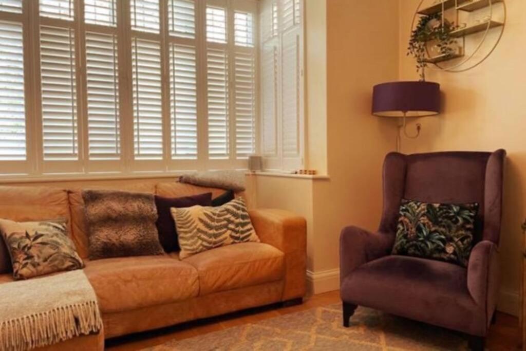 Luxury 4 Bed 2 Bath House With Garden Near Wimbledon Holiday home *