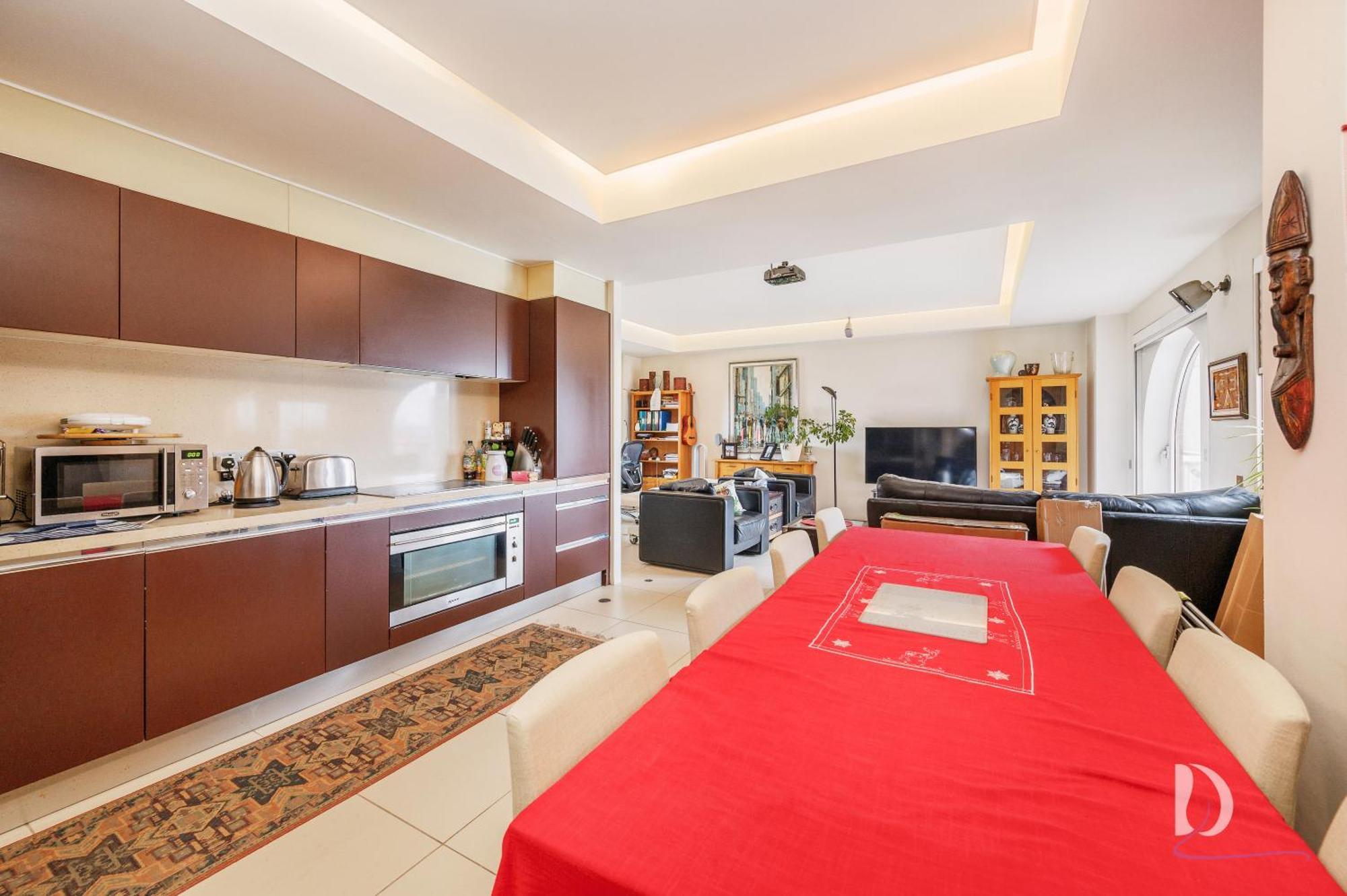 Beautiful 1 Bed On The River *