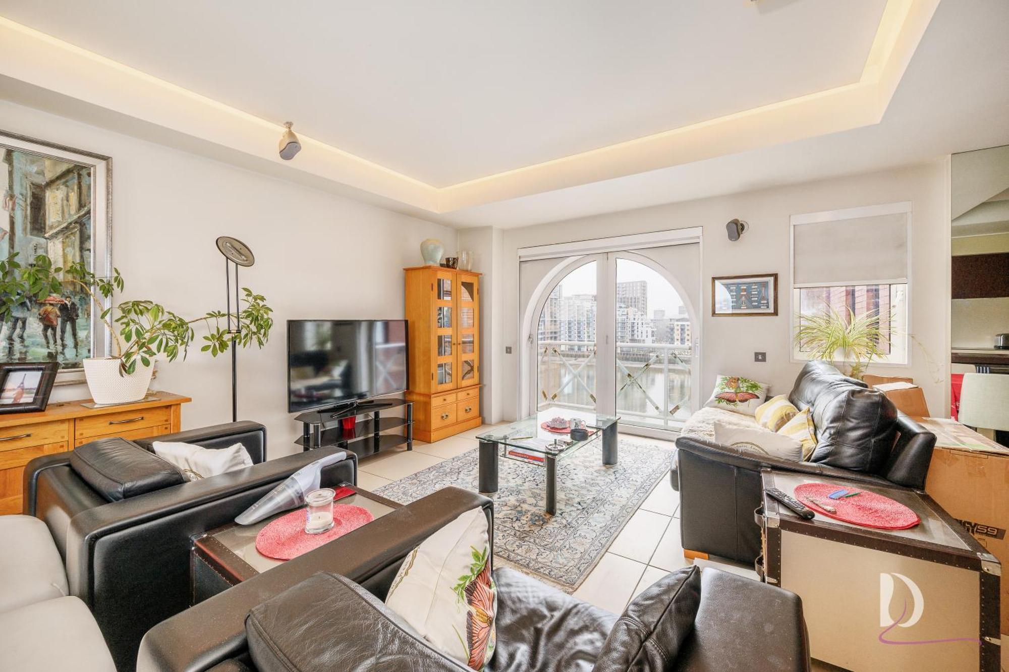 Beautiful 1 Bed On The River Apartment