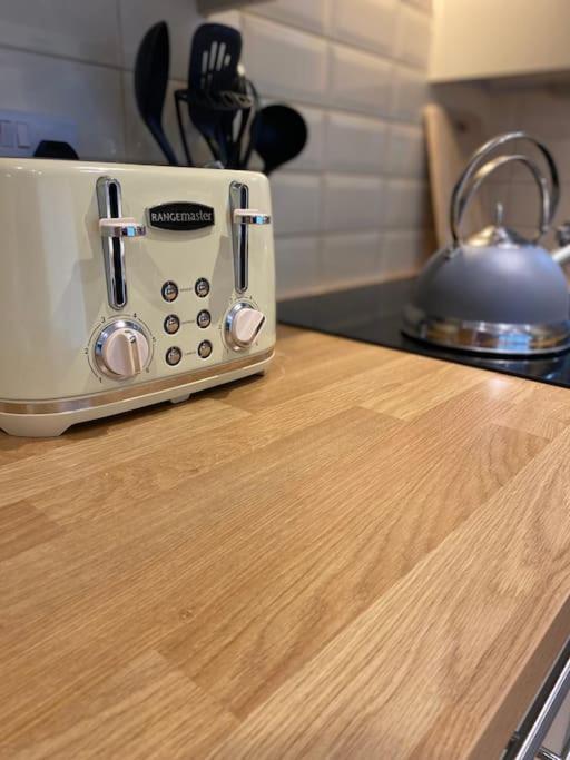 Cosy Tower Bridge Hideaway - Ground Floor * Londen