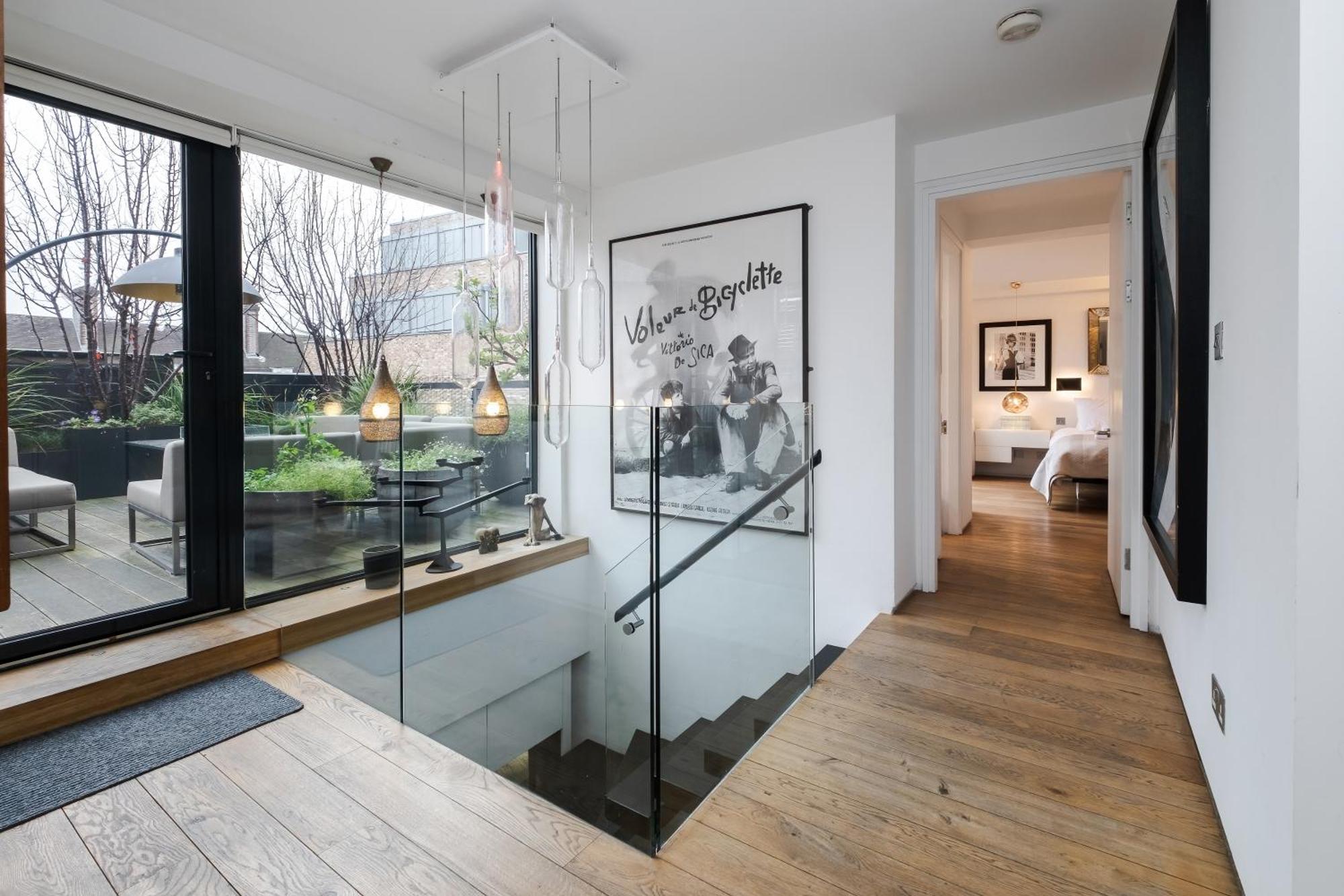 Stunning 3 Bedroom, 3 Bathroom Duplex With Terrace * Londres