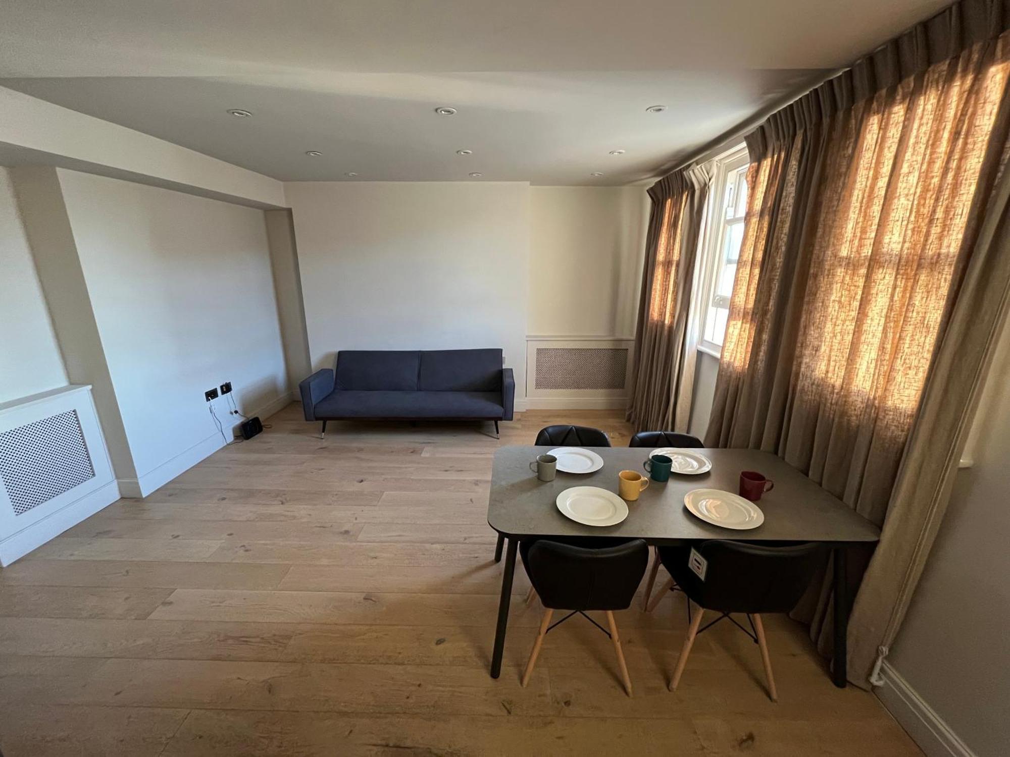 Modern Two Bed Flat In Notting Hill Londen