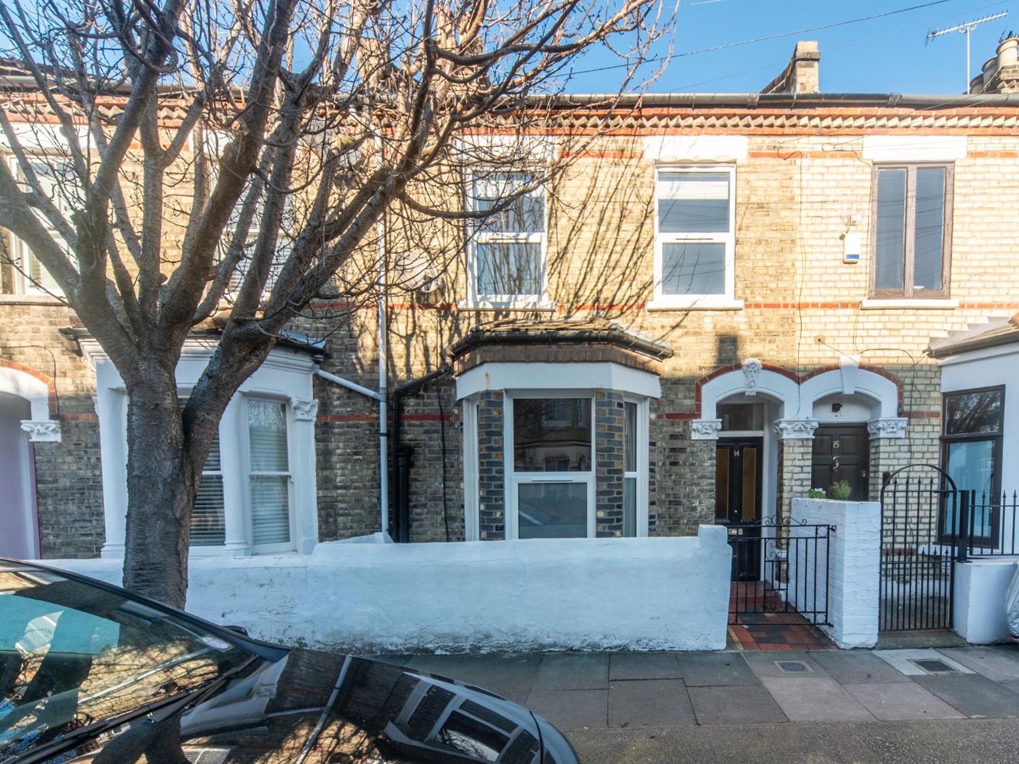 Pass The Keys Characterful Victorian Near Holiday home London