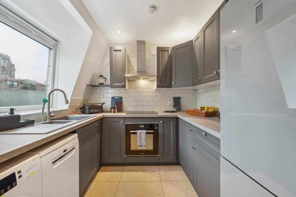Chelsea Superior - 10 Minutes From Stadium Apartment *