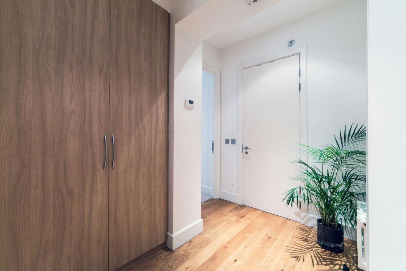 Stayinn Aldgate East London
