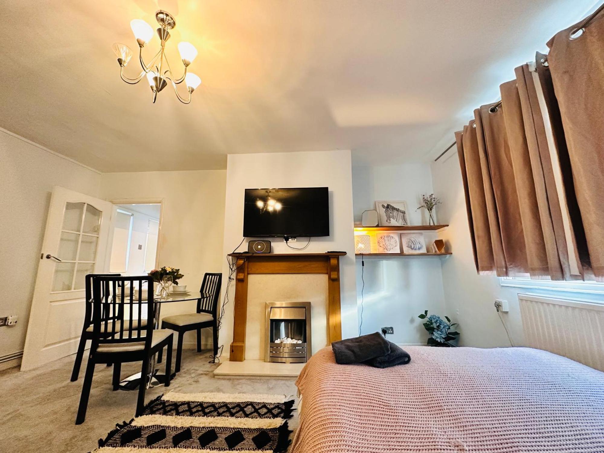 Victoria Family In Apartment London