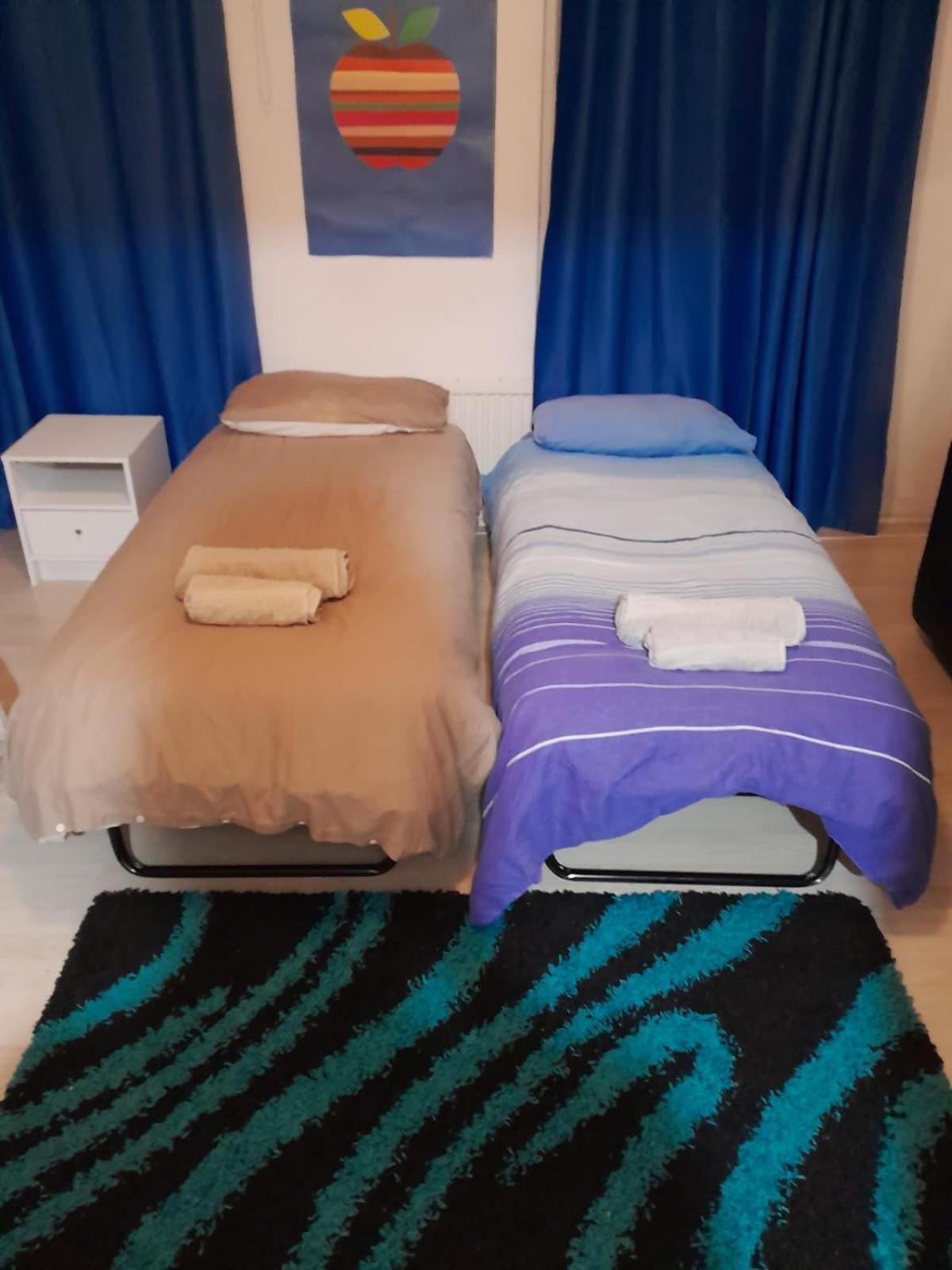 Guest house Family Room With Shared Kitchen And Bathroom In Angel Zone 1 *